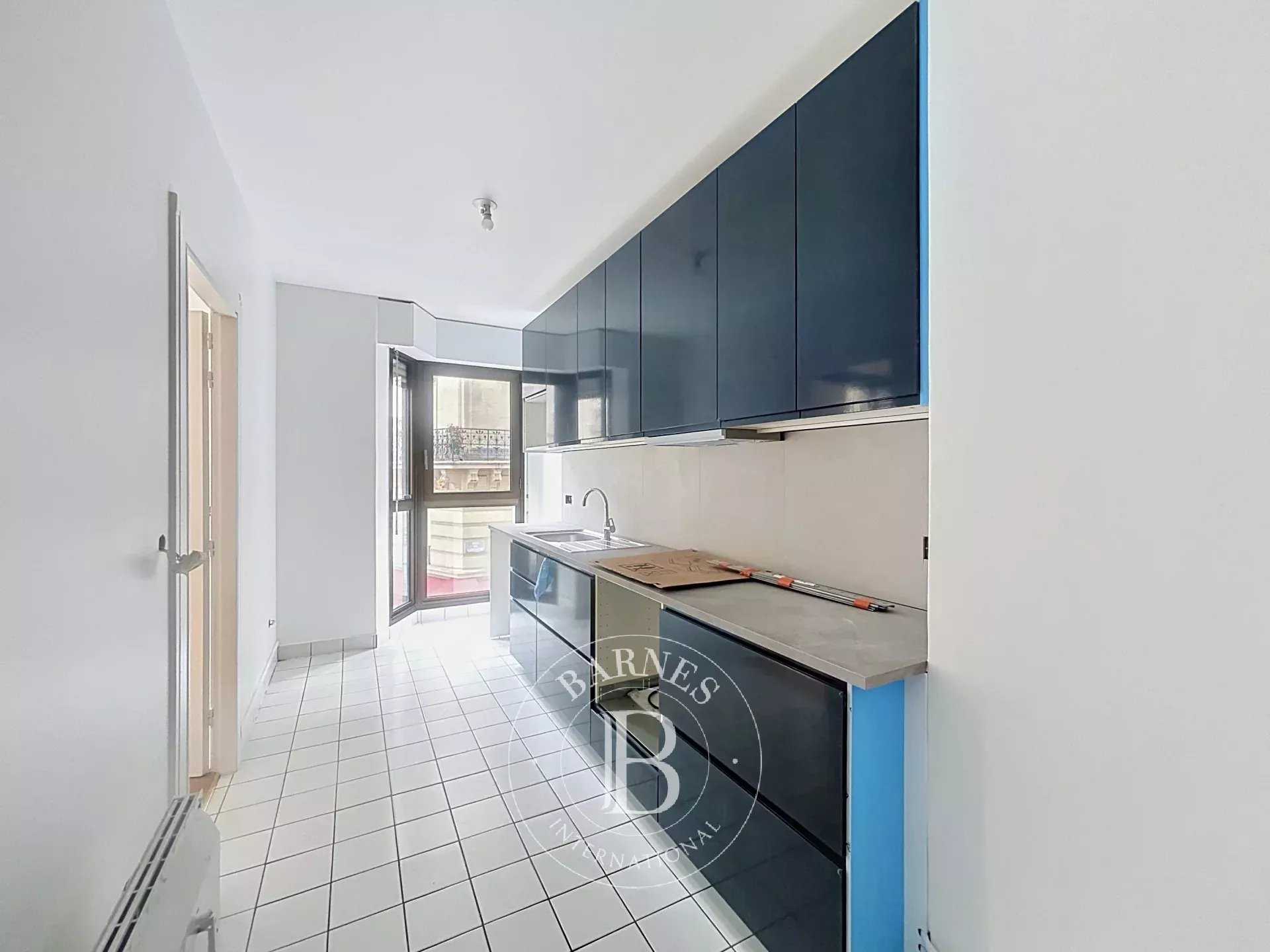 Paris  - Appartement 4 Pi&egrave;ces 2 Chambres