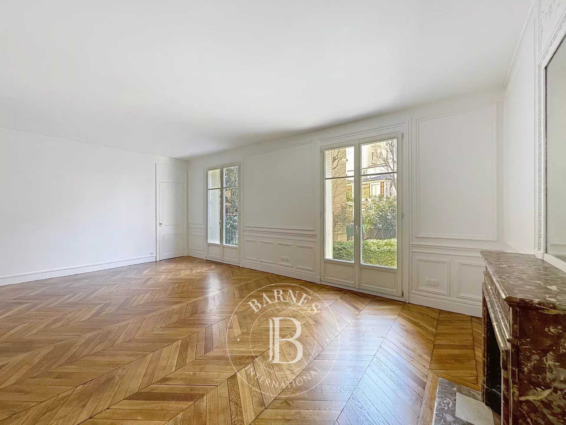 Paris  - Appartement 3 Pièces 2 Chambres