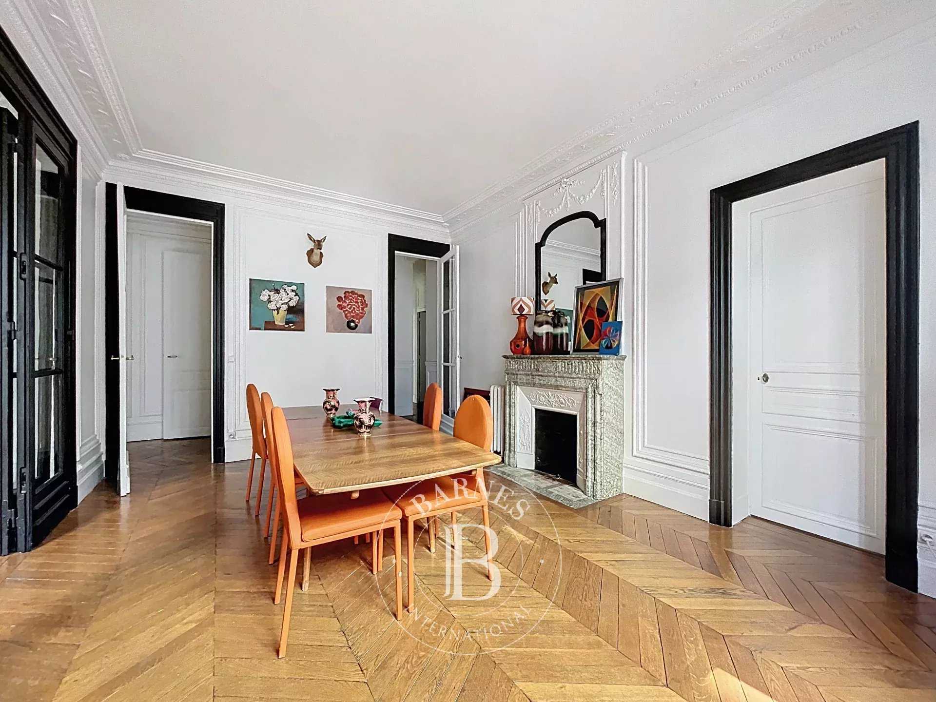 Paris  - Appartement 6 Pièces 3 Chambres