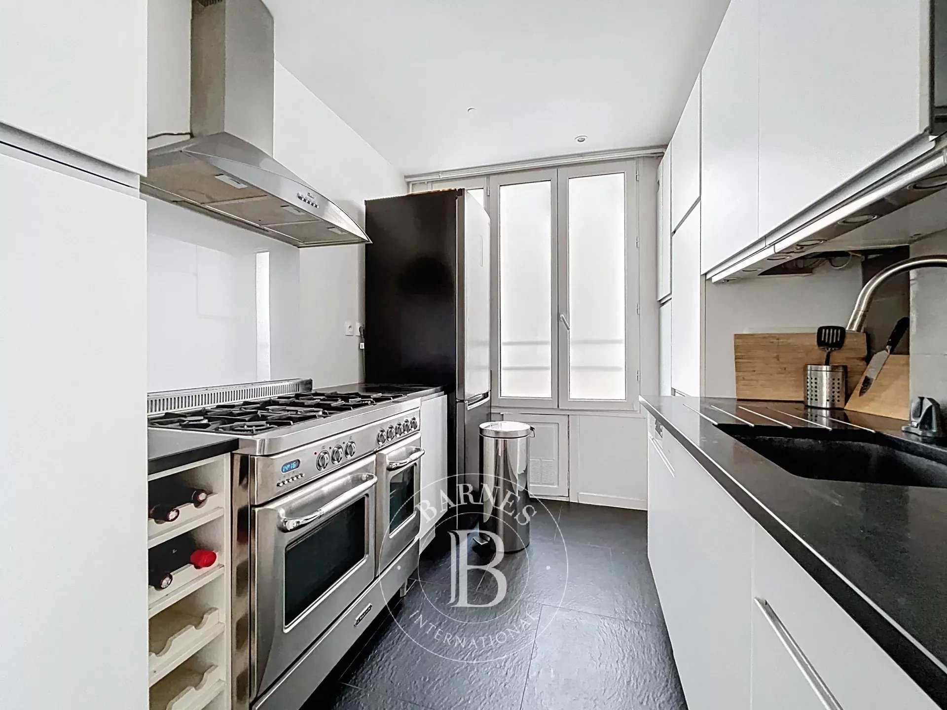 Paris  - Appartement 3 Pi&egrave;ces 2 Chambres