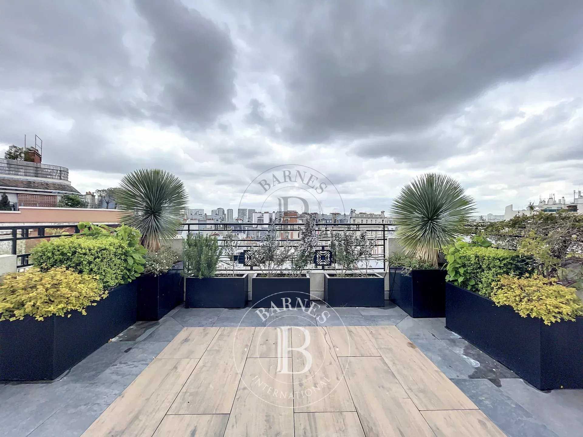 Paris  - Appartement 6 Pi&egrave;ces 4 Chambres