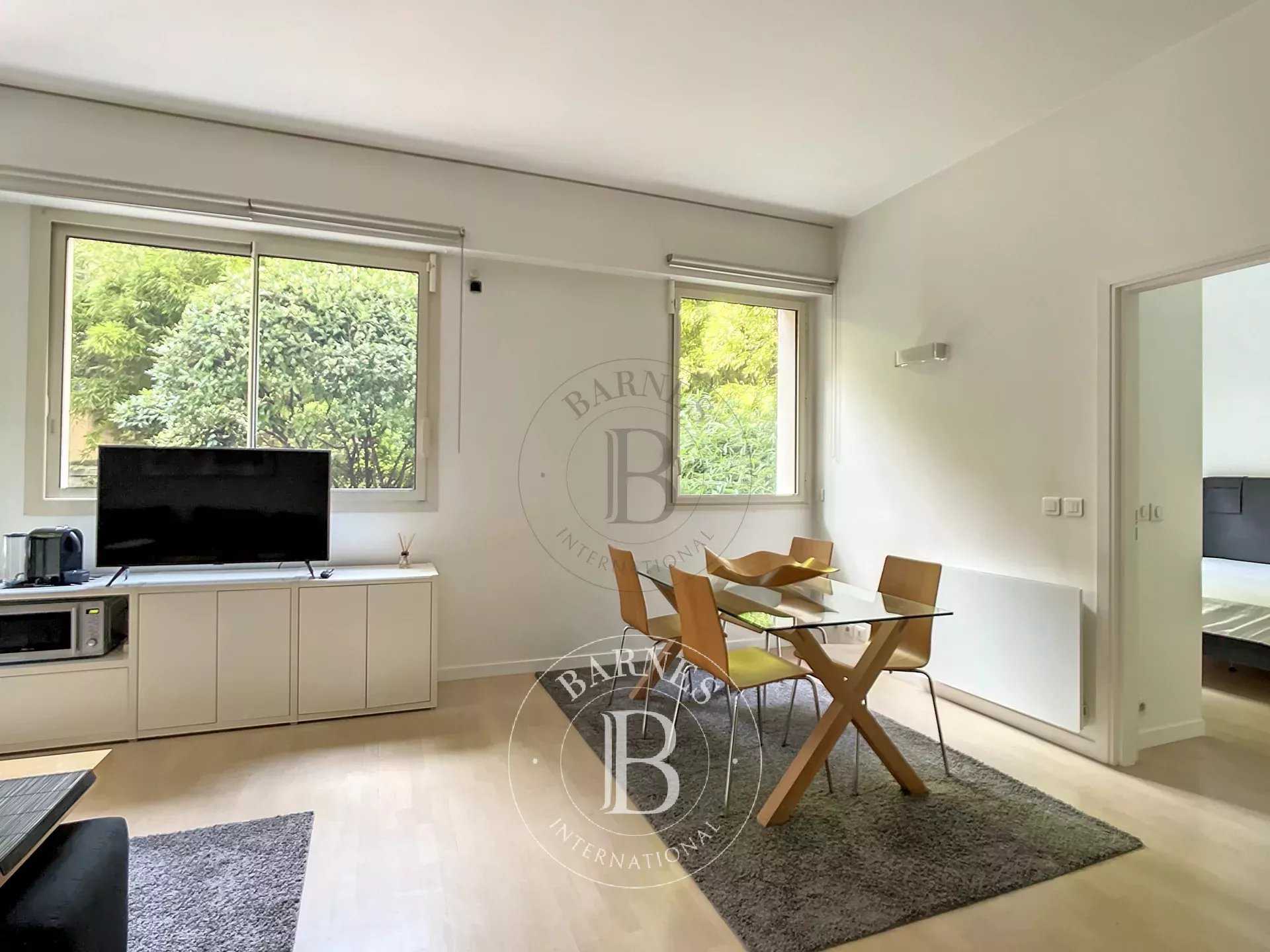 Paris  - Appartement 2 Pièces, 1 Chambre
