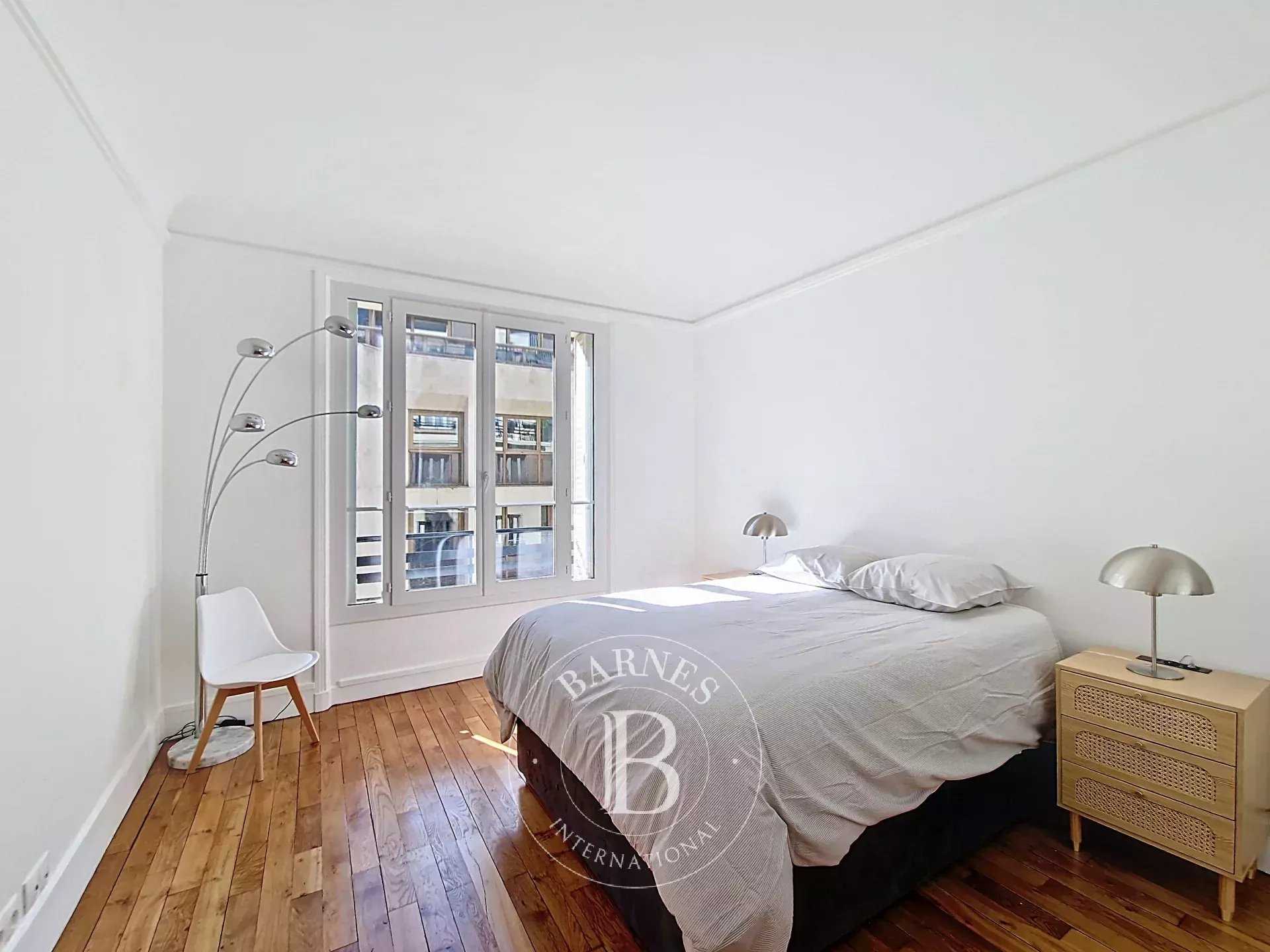 Paris  - Appartement 5 Pièces 3 Chambres