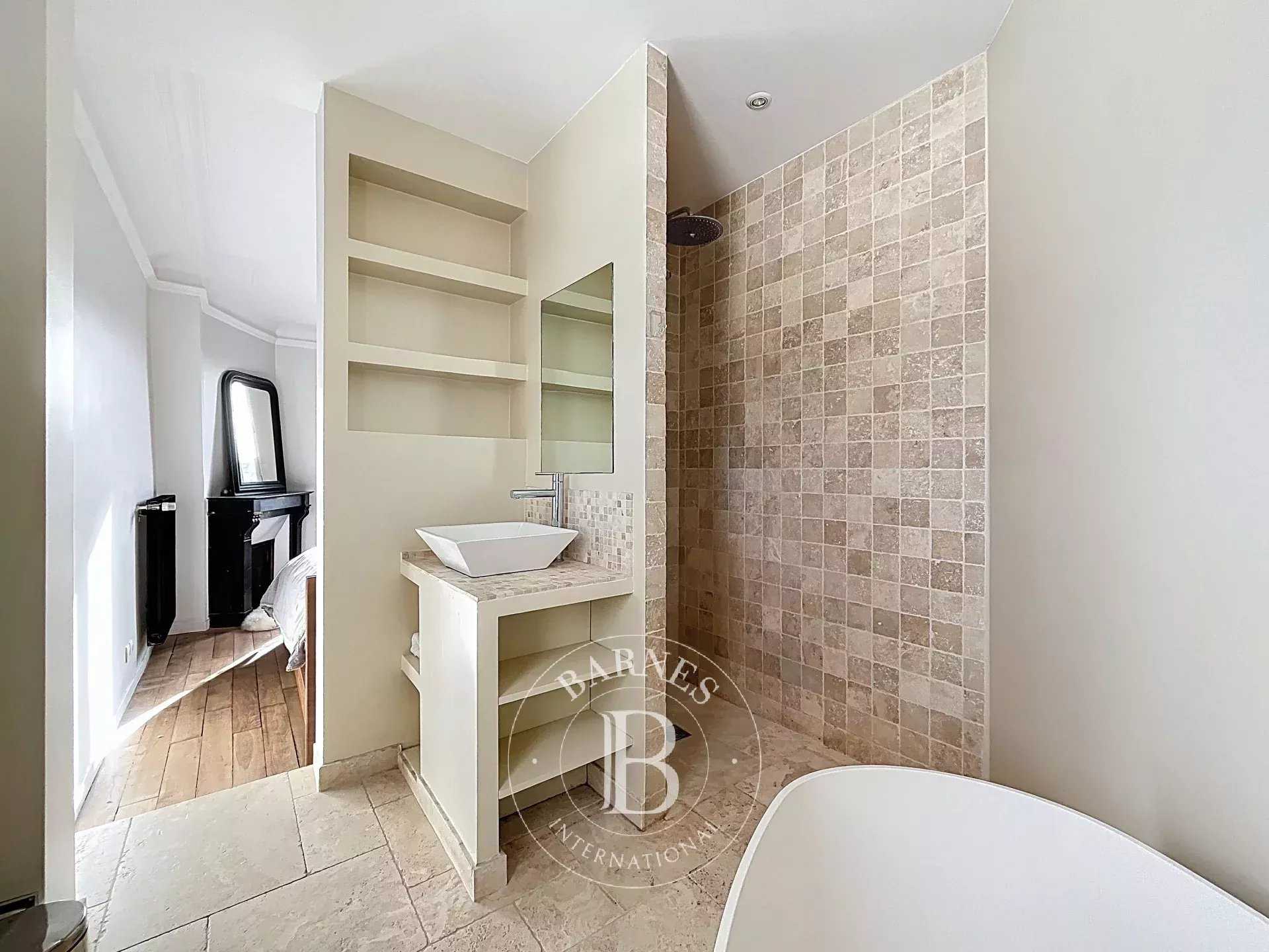 Paris  - Appartement 3 Pi&egrave;ces 2 Chambres