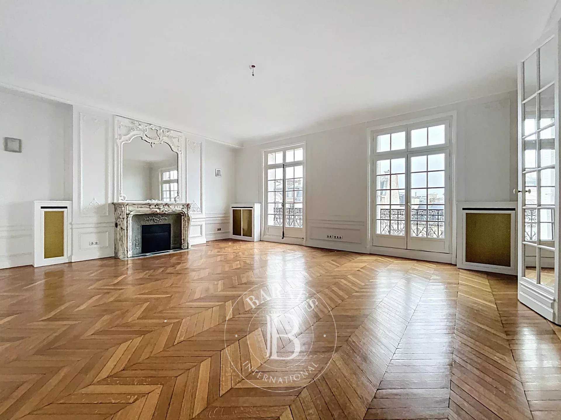 Paris  - Appartement 8 Pi&egrave;ces 5 Chambres