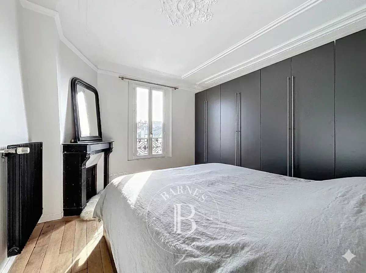 Paris  - Appartement 3 Pi&egrave;ces 2 Chambres