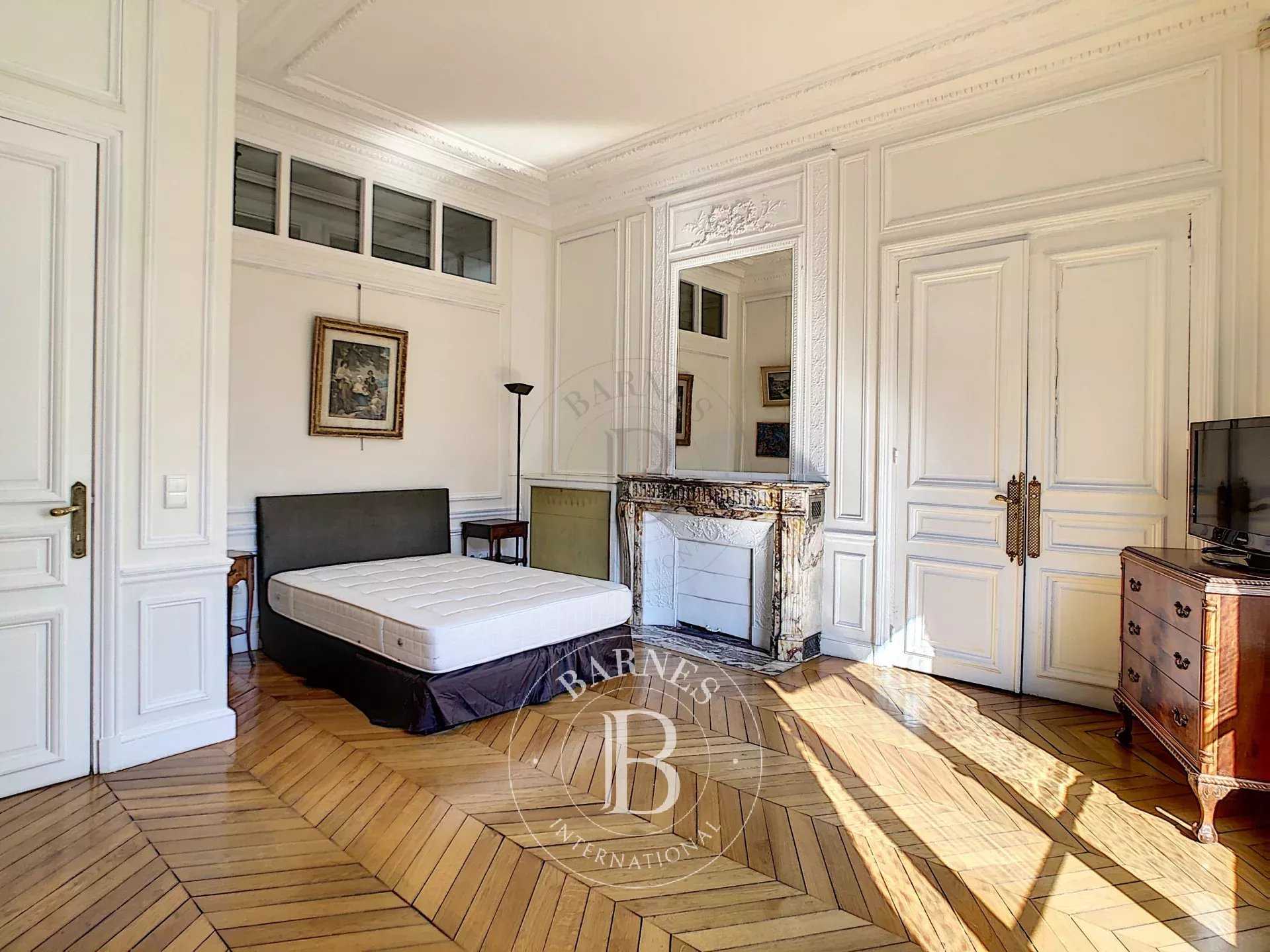 Paris  - Duplex 3 Bedrooms