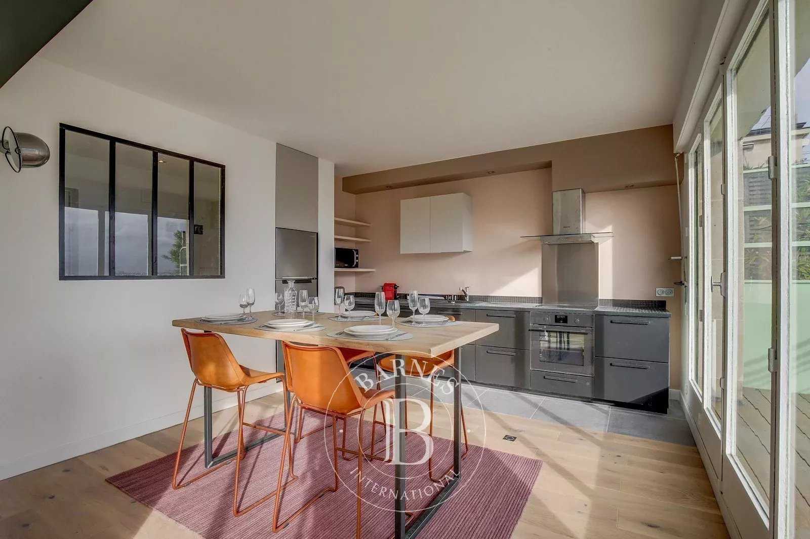 Paris  - Appartement 4 Pièces, 1 Chambre