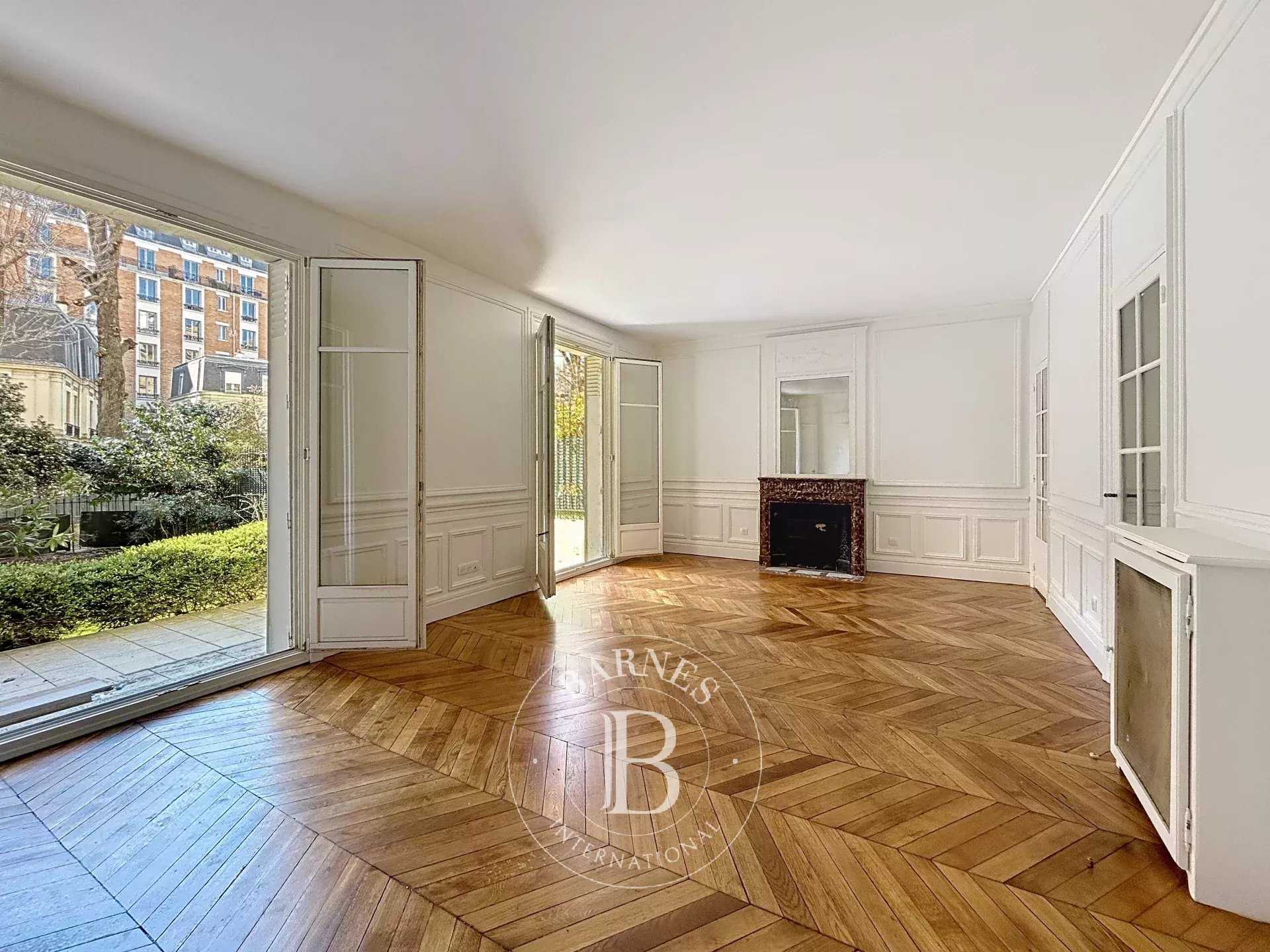 Paris  - Appartement 3 Pièces 2 Chambres