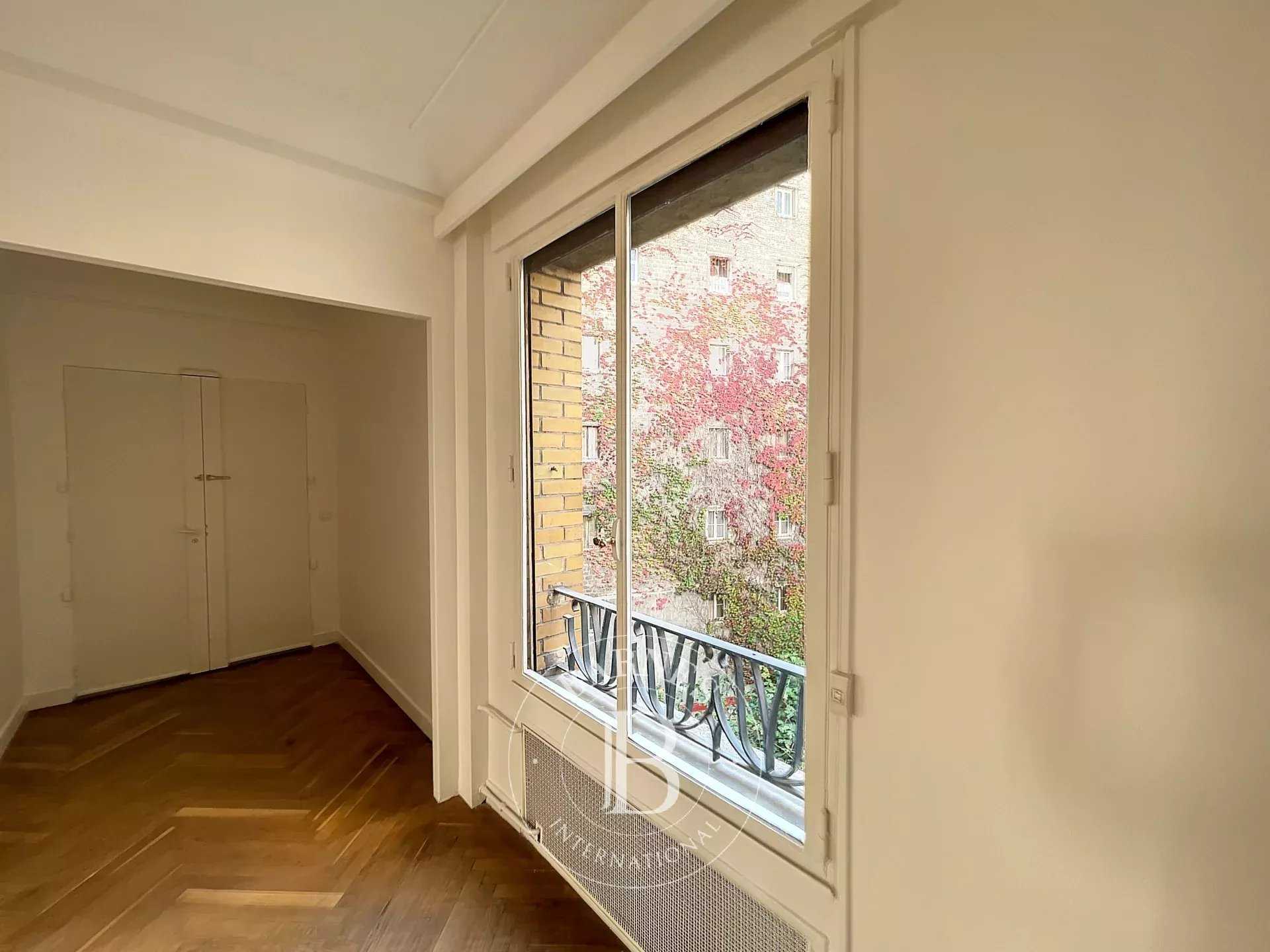 Paris  - Appartement 5 Pi&egrave;ces 3 Chambres