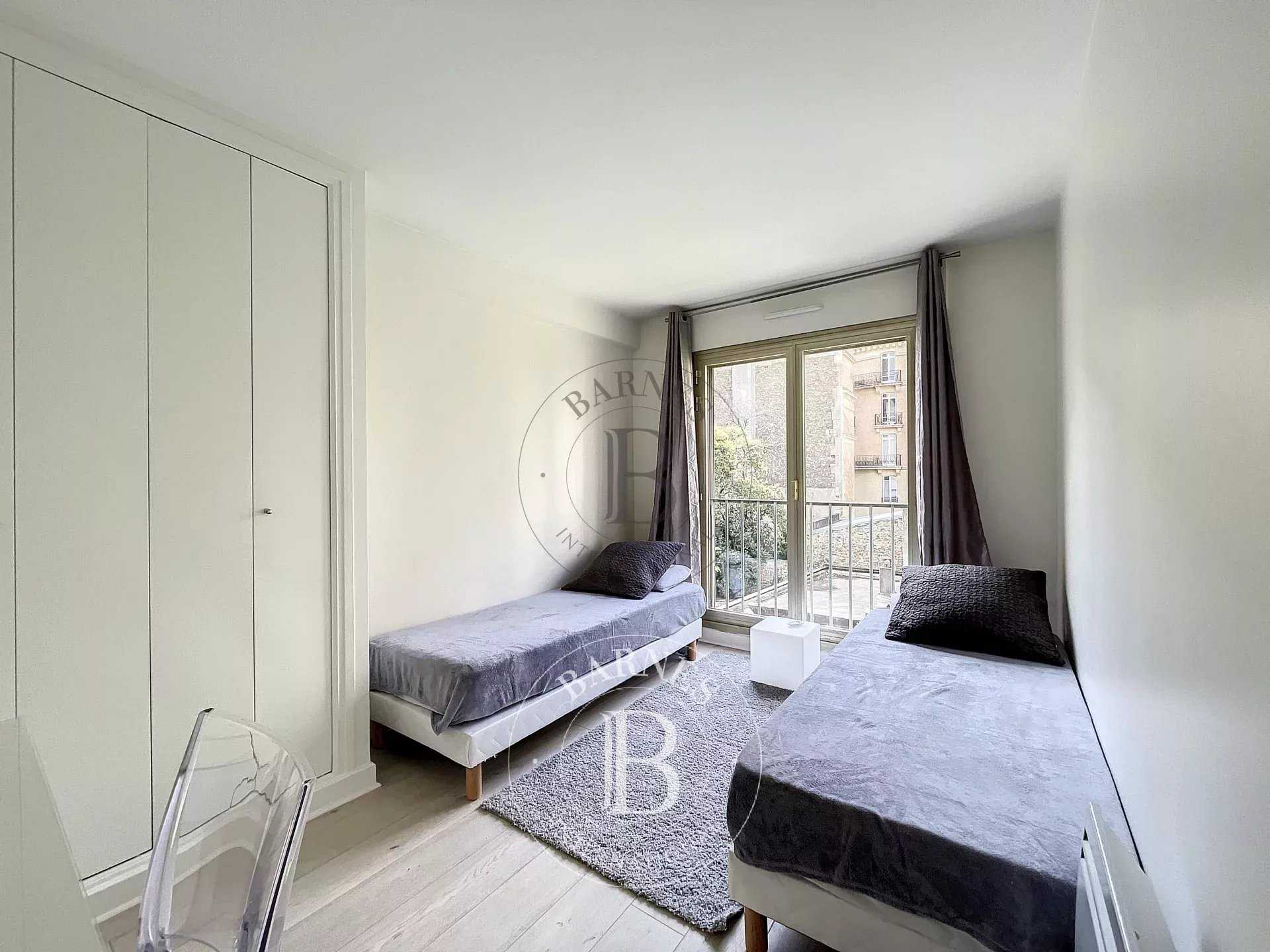 Paris  - Appartement 3 Pièces 2 Chambres