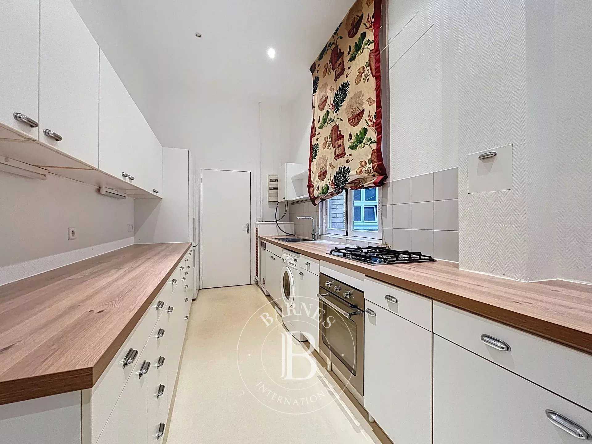 Paris  - Appartement 4 Pièces, 1 Chambre