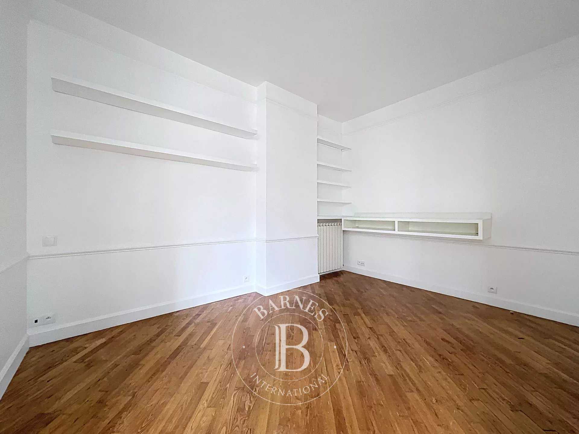 Paris  - Appartement 4 Pi&egrave;ces 3 Chambres