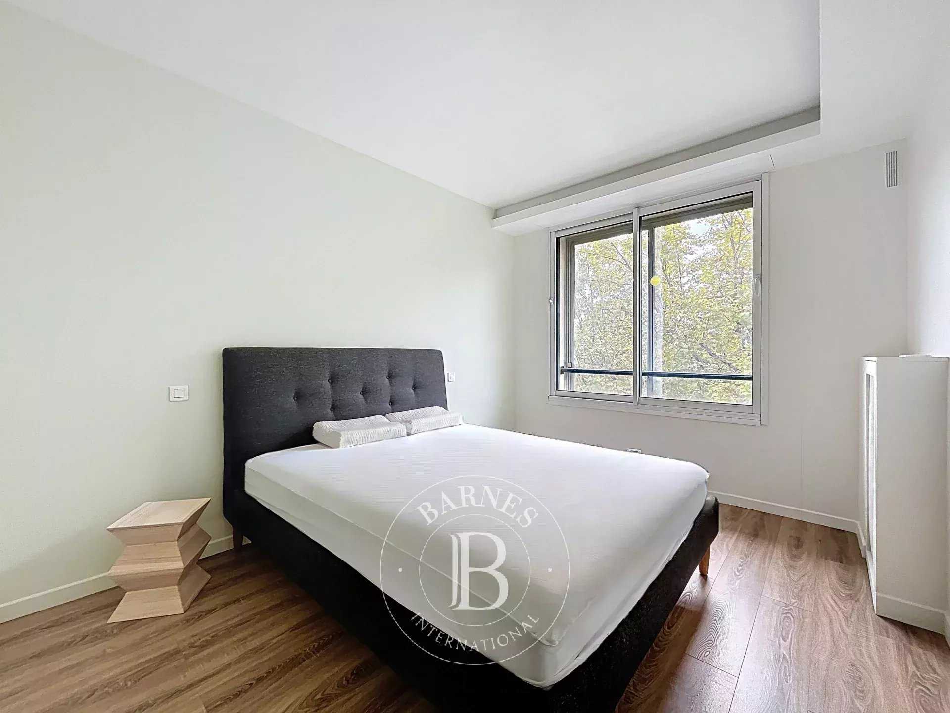 Paris  - Appartement 3 Pi&egrave;ces 2 Chambres