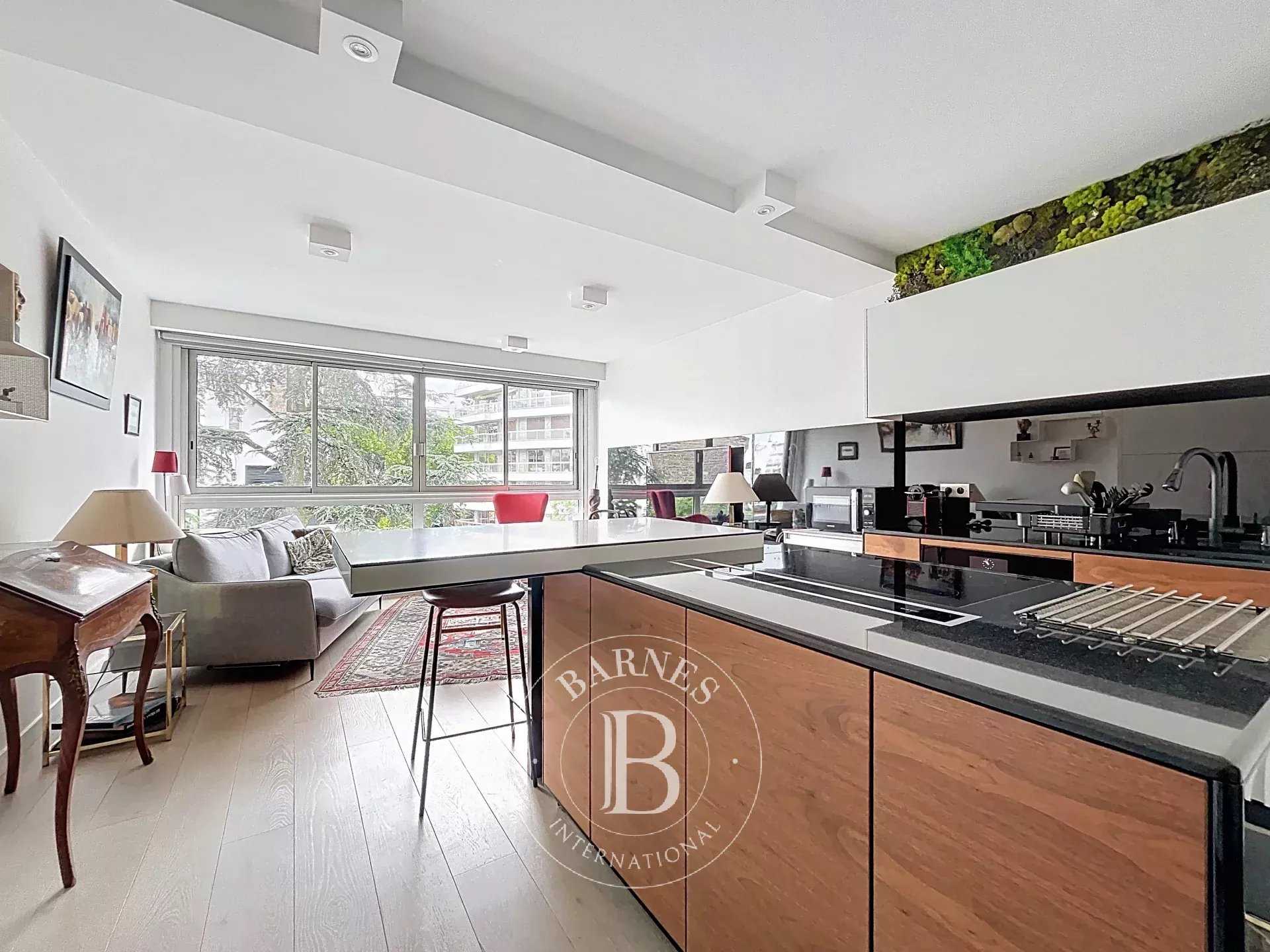 Paris  - Appartement 2 Pièces, 1 Chambre