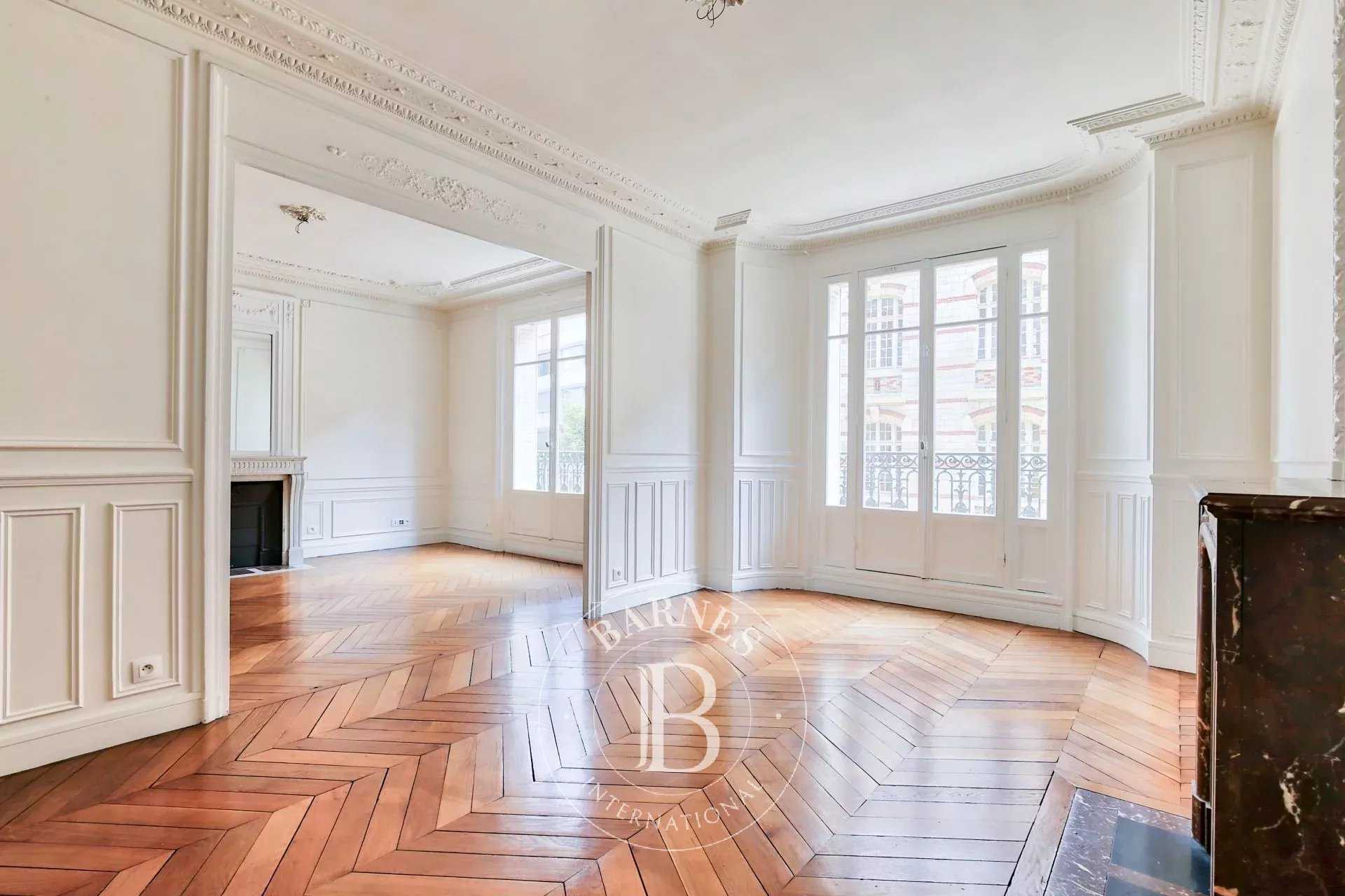 Paris  - Appartement 5 Pi&egrave;ces 3 Chambres
