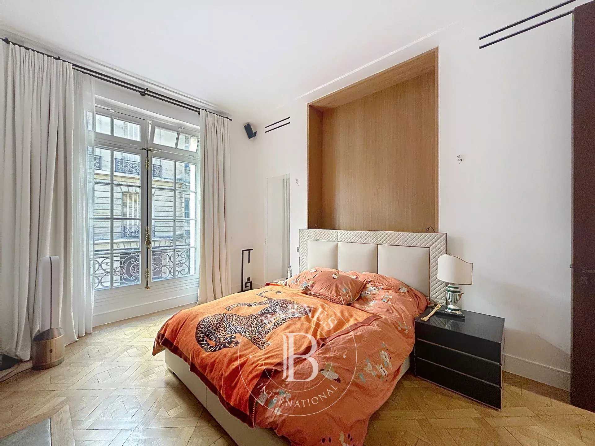 Paris  - Appartement 6 Pi&egrave;ces 3 Chambres