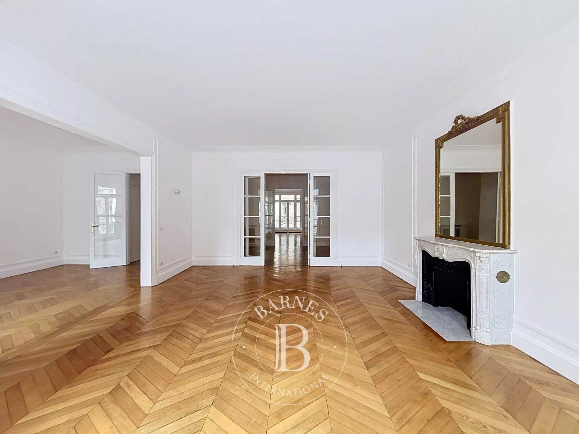 Paris  - Appartement 7 Pi&egrave;ces 4 Chambres