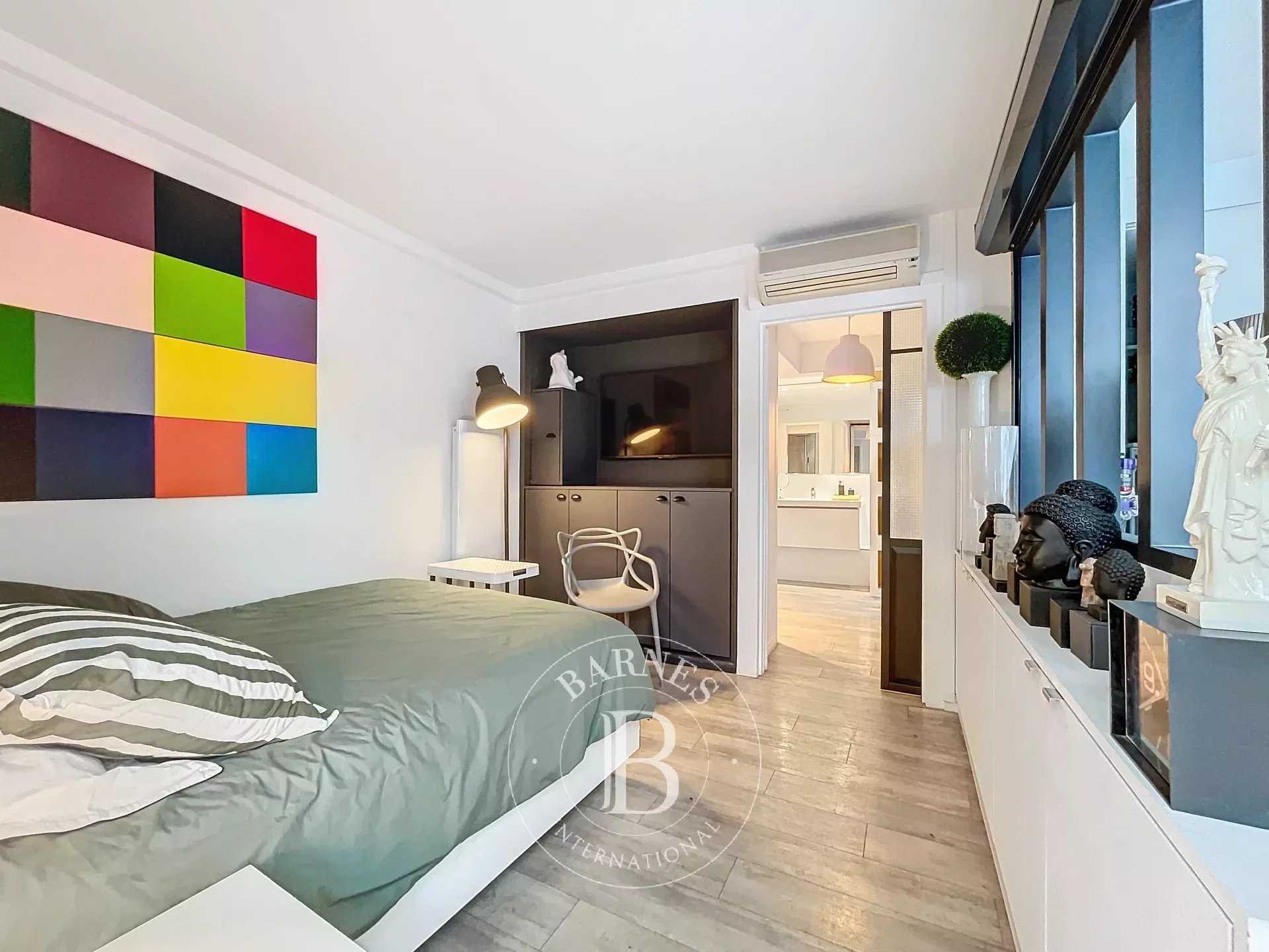 Paris  - Appartement 3 Pi&egrave;ces 2 Chambres