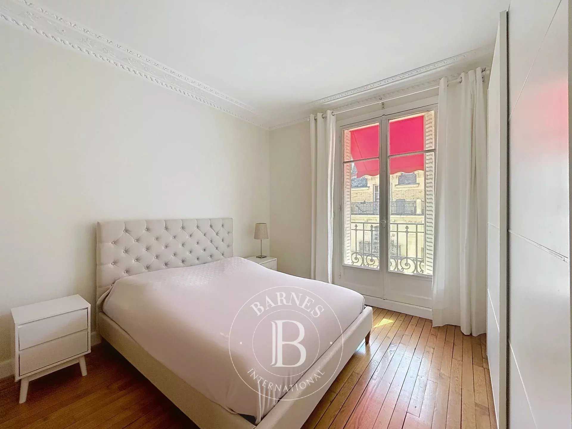 Paris  - Appartement 5 Pi&egrave;ces 3 Chambres