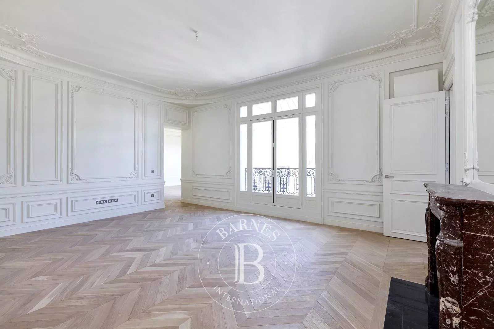 Paris  - Appartement 5 Pi&egrave;ces 3 Chambres