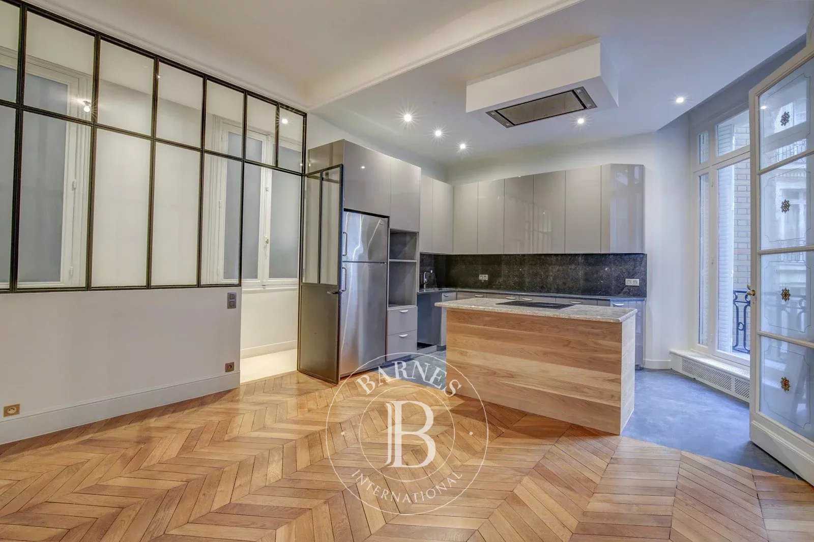 Paris  - Appartement 7 Pièces 4 Chambres