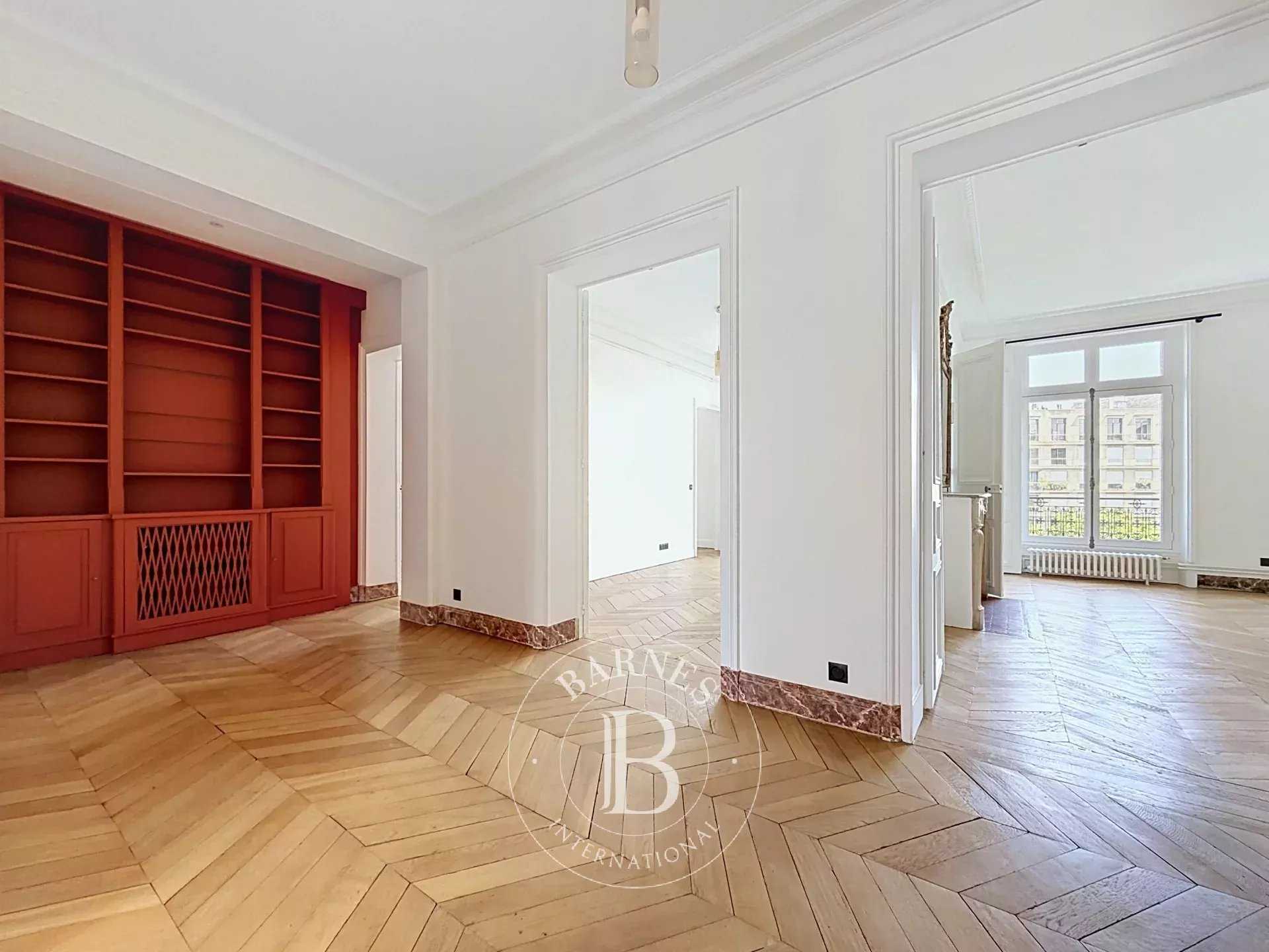 Paris  - Appartement 8 Pi&egrave;ces 5 Chambres