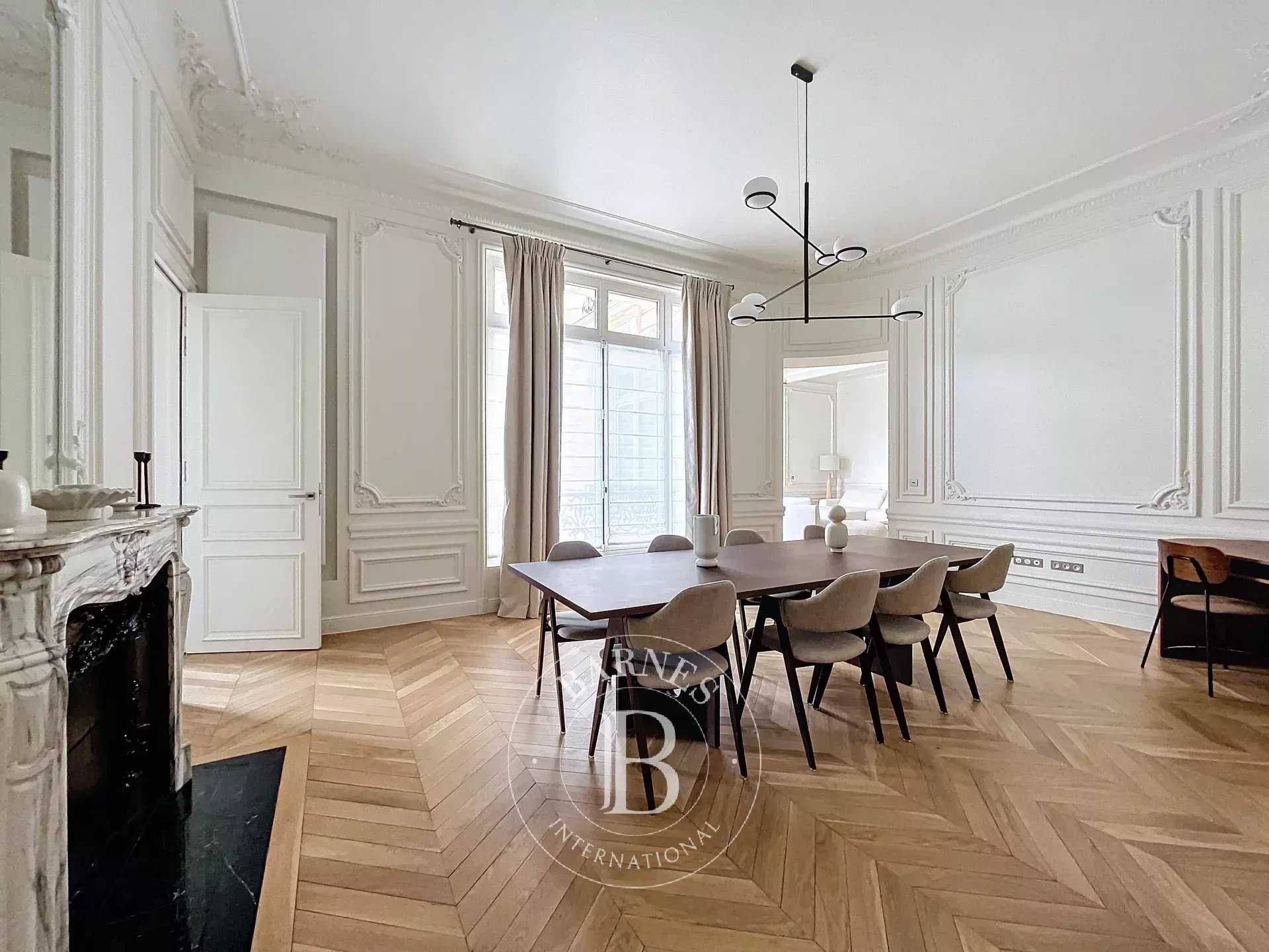 Paris  - Appartement 5 Pièces 3 Chambres