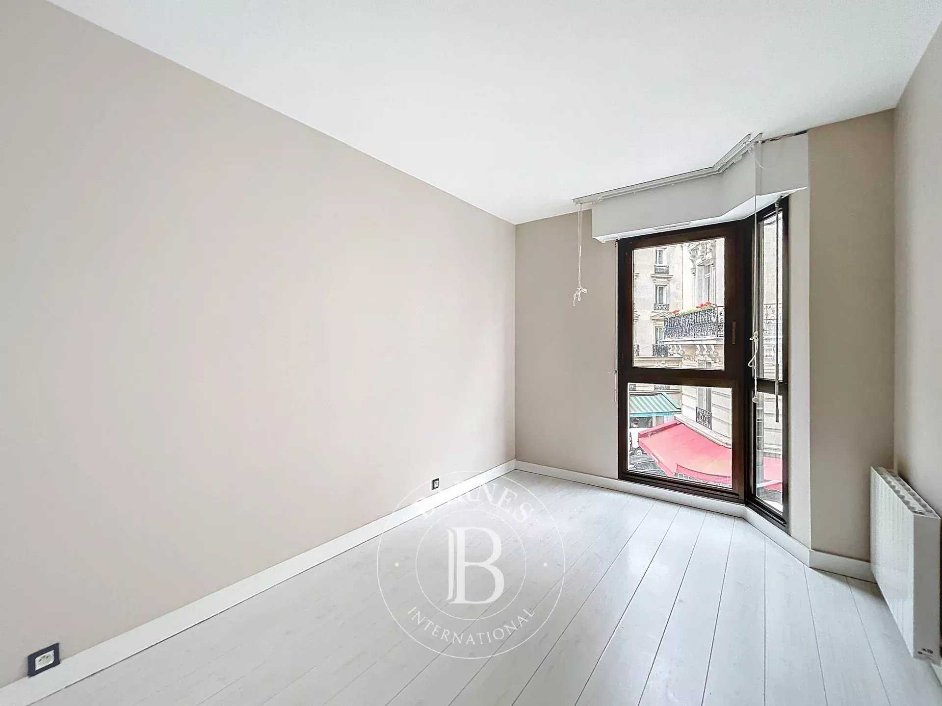 Paris  - Appartement 3 Pi&egrave;ces 2 Chambres