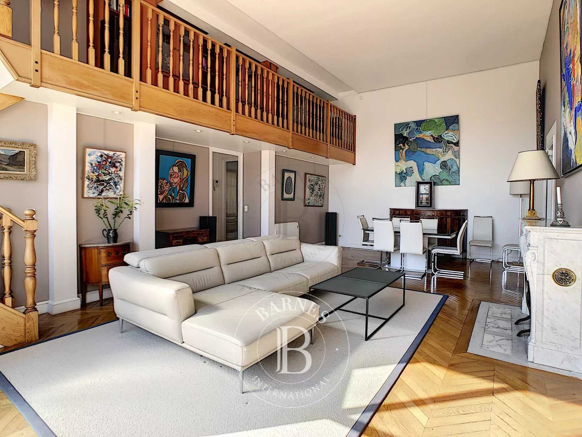 Paris  - Duplex 3 Bedrooms