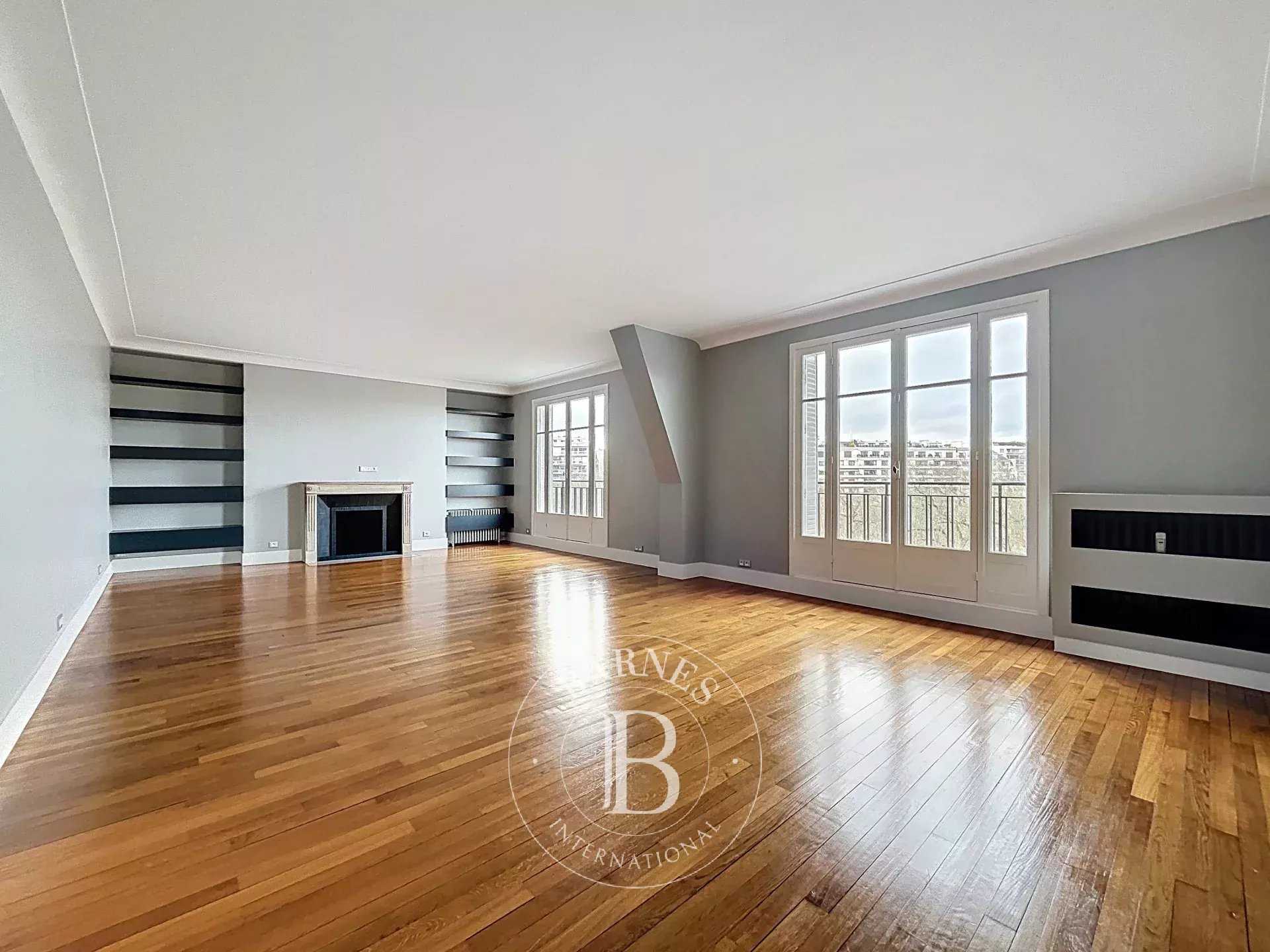 Paris  - Appartement 4 Pi&egrave;ces 3 Chambres