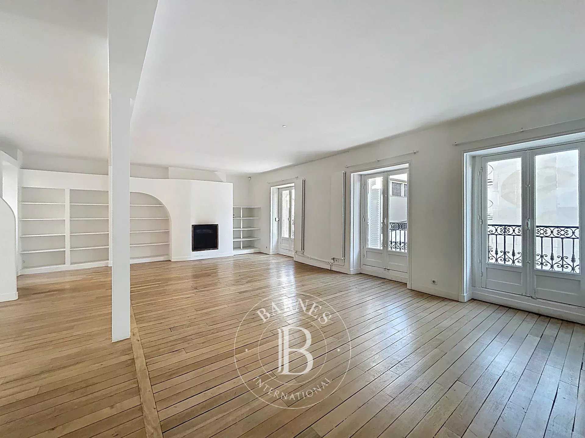 Paris  - Apartment 5 Bedrooms