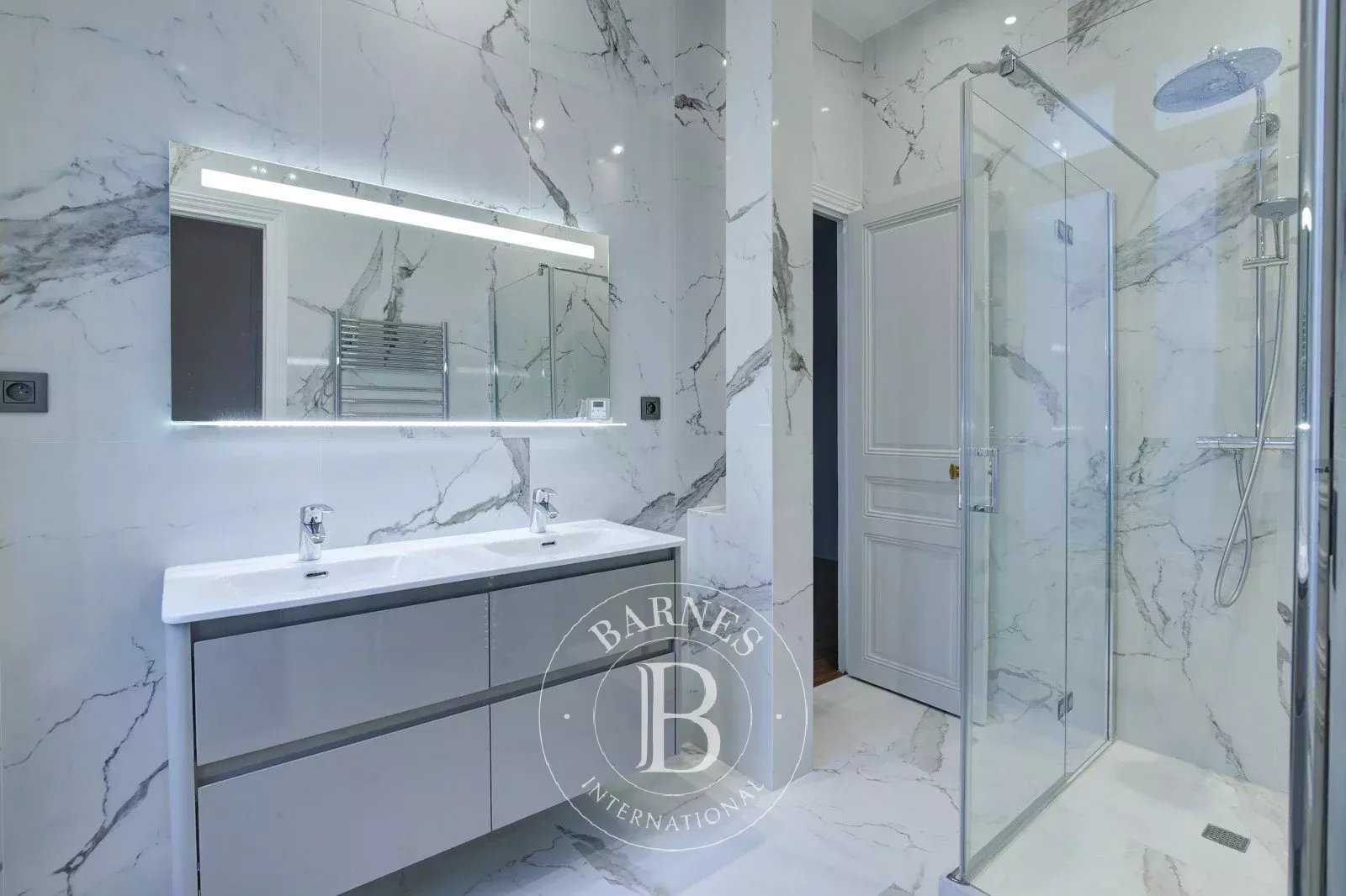 Paris  - Appartement 7 Pièces 4 Chambres