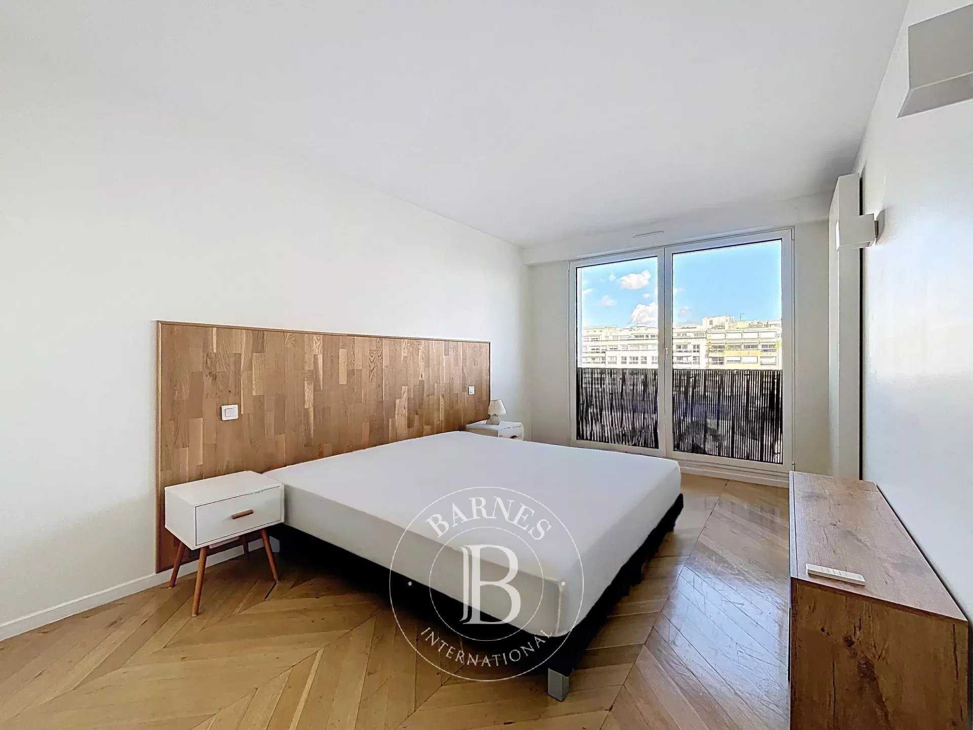 Paris  - Appartement 5 Pi&egrave;ces 4 Chambres