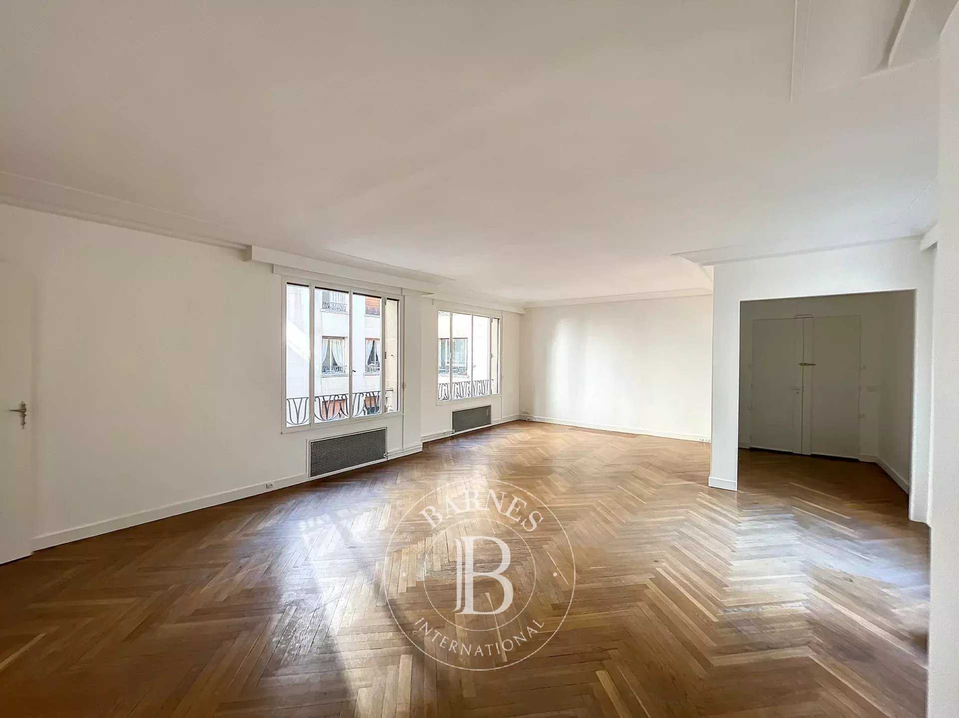 Paris  - Appartement 5 Pi&egrave;ces 3 Chambres