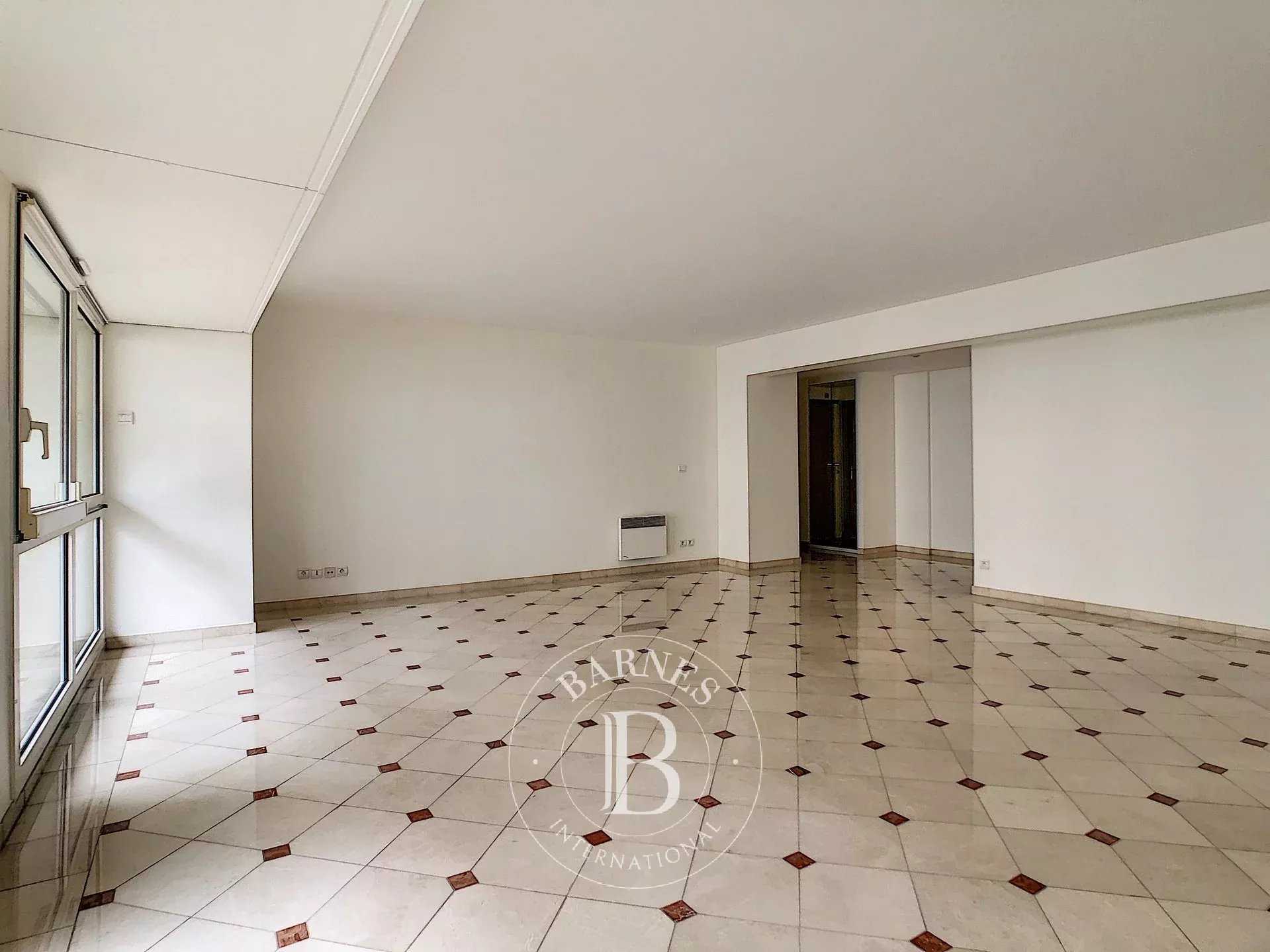 Paris  - Appartement 4 Pièces 2 Chambres