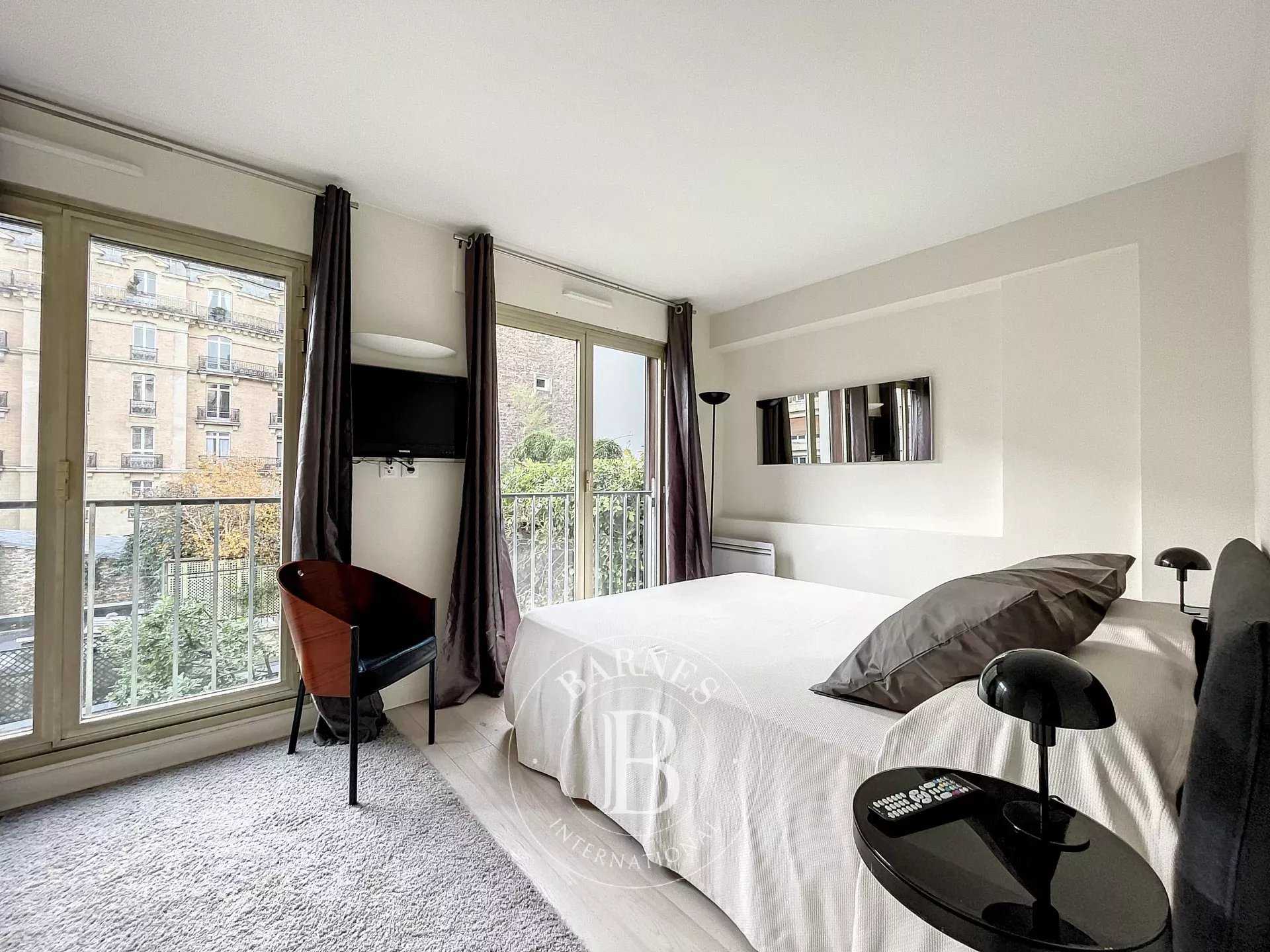 Paris  - Appartement 3 Pièces 2 Chambres