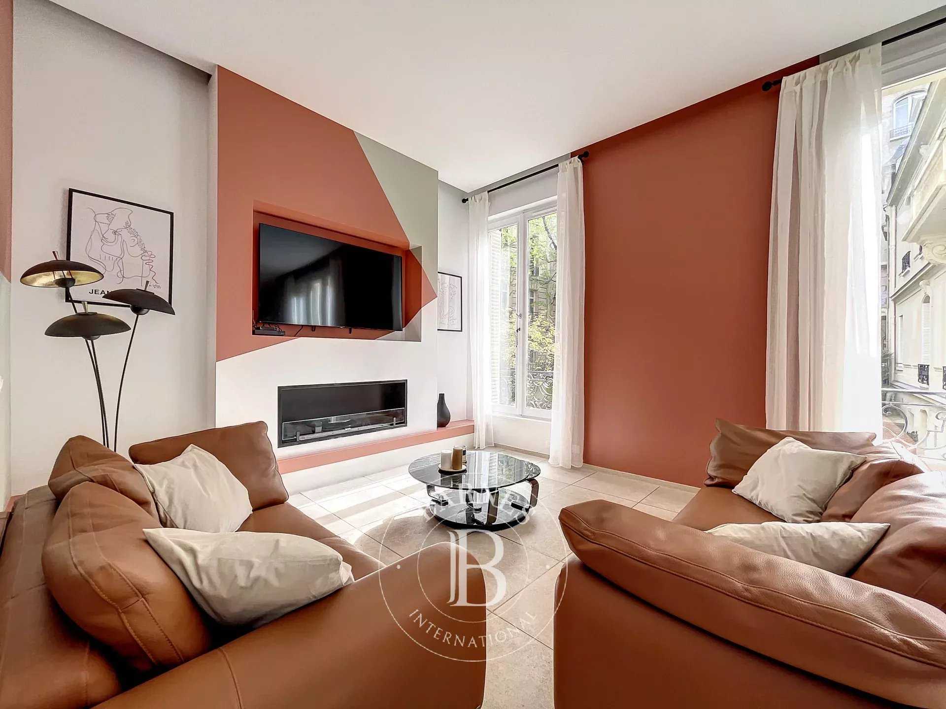 Paris  - Appartement 3 Pièces 2 Chambres