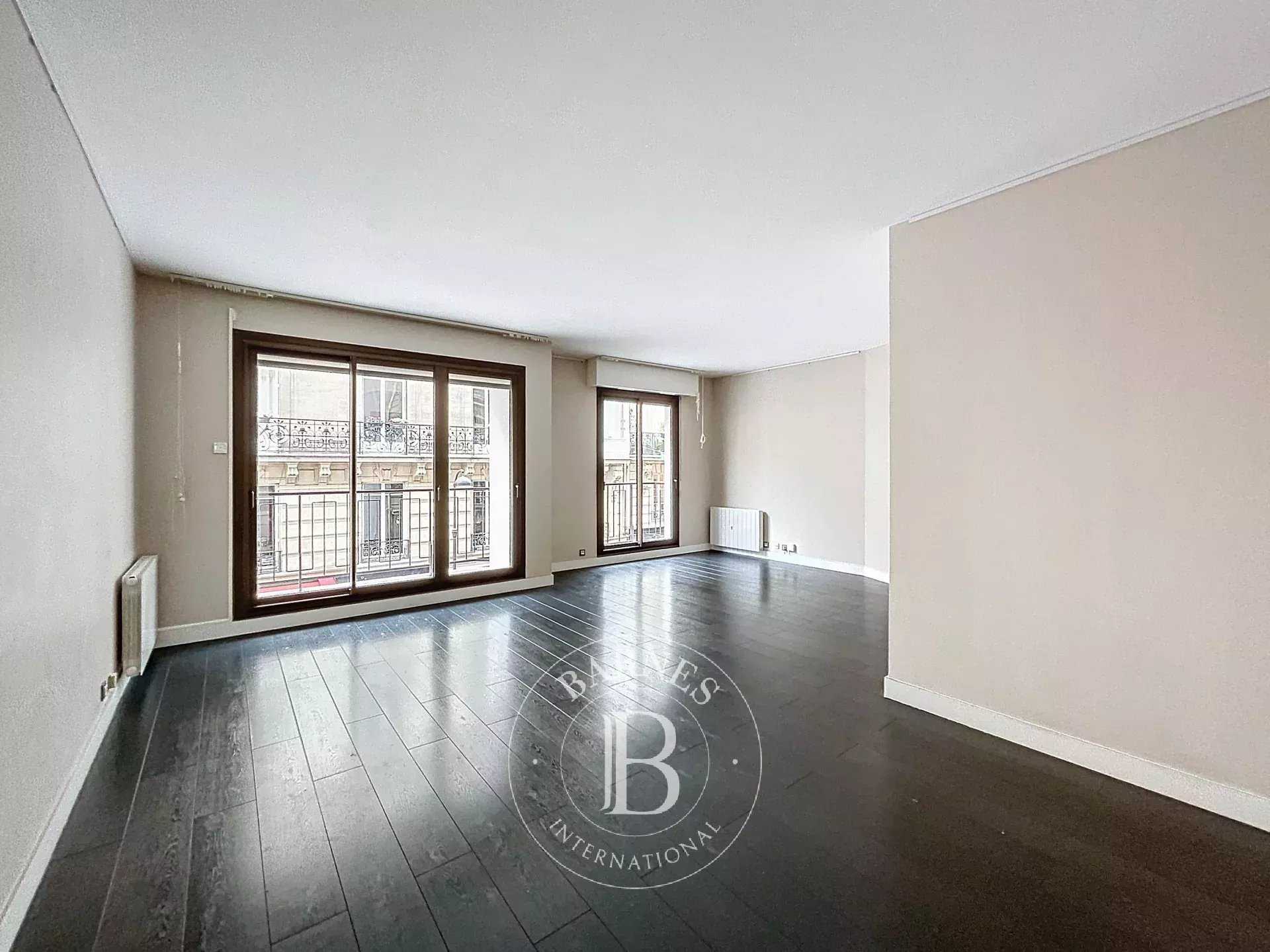 Paris  - Appartement 3 Pi&egrave;ces 2 Chambres