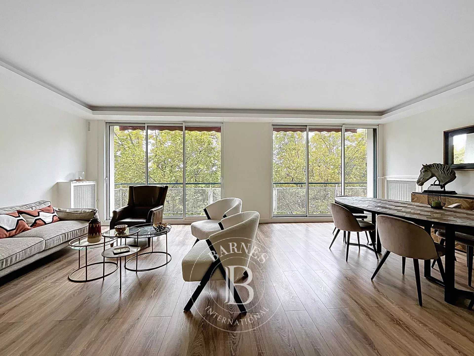 Paris  - Appartement 3 Pi&egrave;ces 2 Chambres