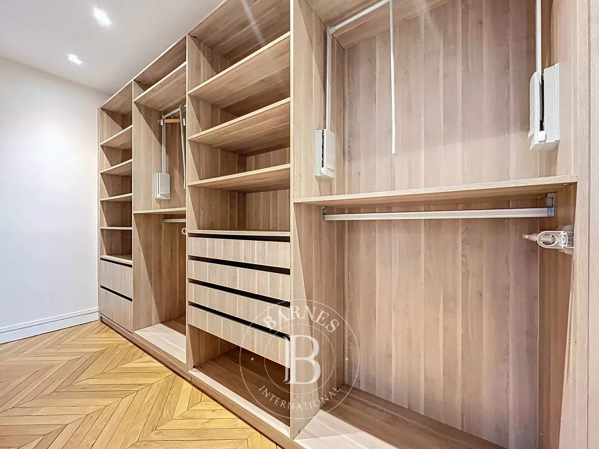 Paris  - Apartment 4 Bedrooms - picture 13