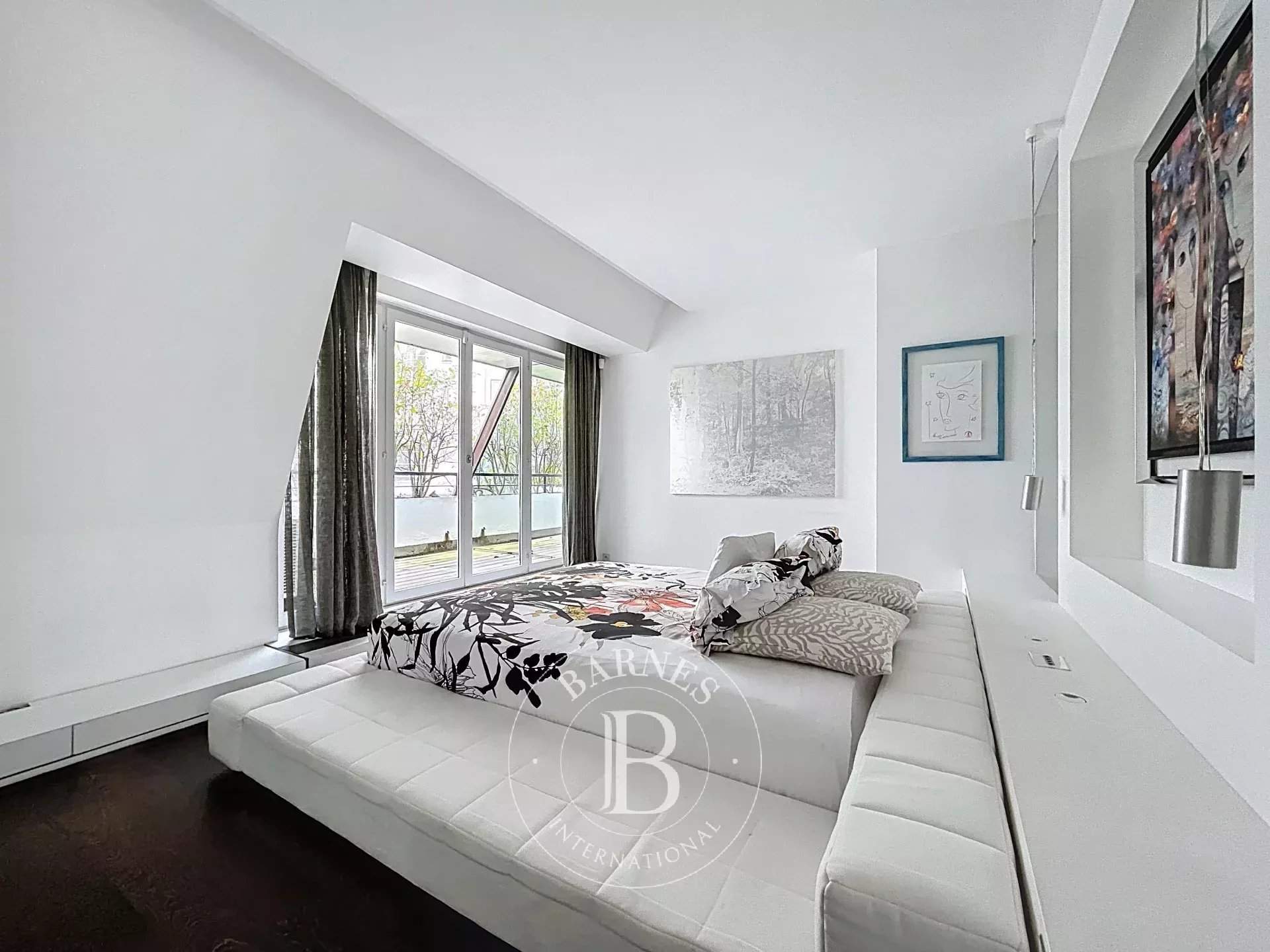 Paris  - Appartement 7 Pi&egrave;ces 3 Chambres - picture 8