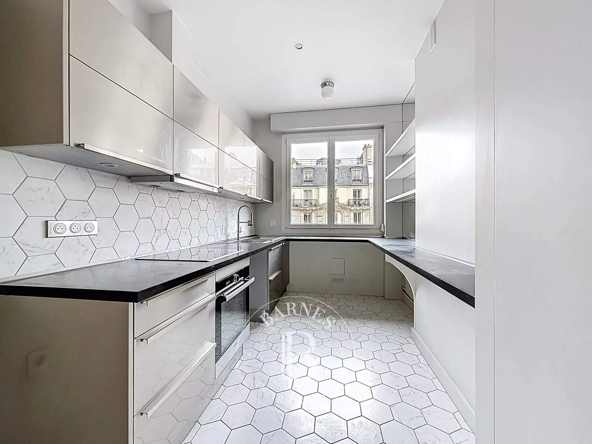 Paris  - Appartement 3 Pi&egrave;ces, 1 Chambre - picture 2