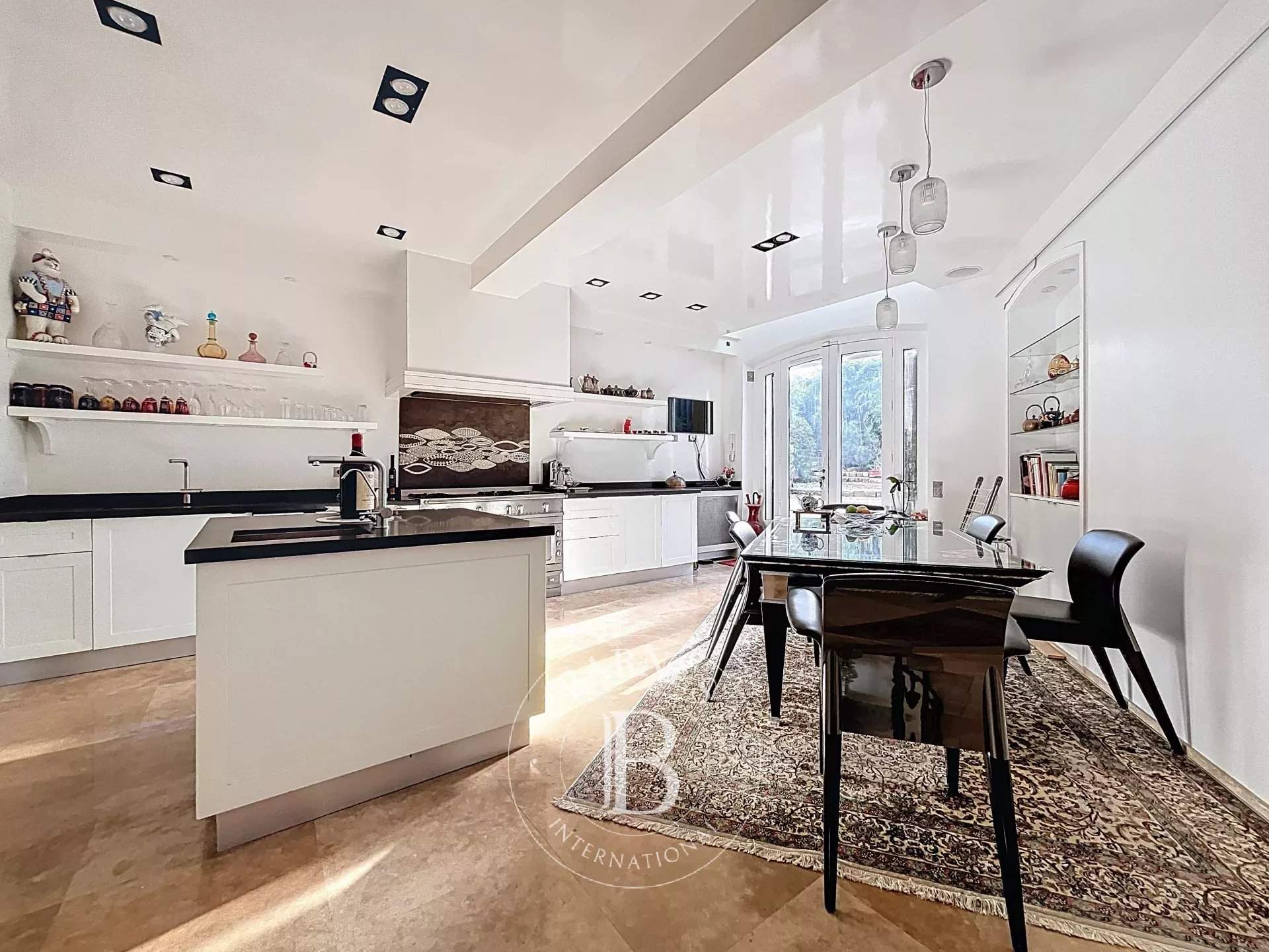 Paris  - Appartement 6 Pi&egrave;ces 3 Chambres - picture 3