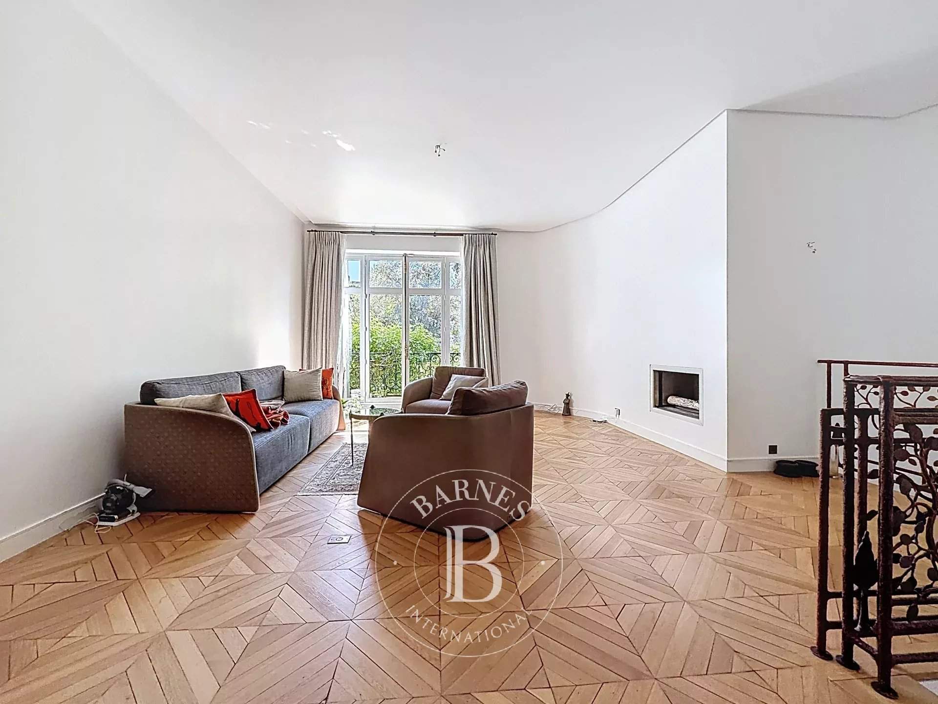 Paris  - Appartement 6 Pi&egrave;ces 3 Chambres - picture 1