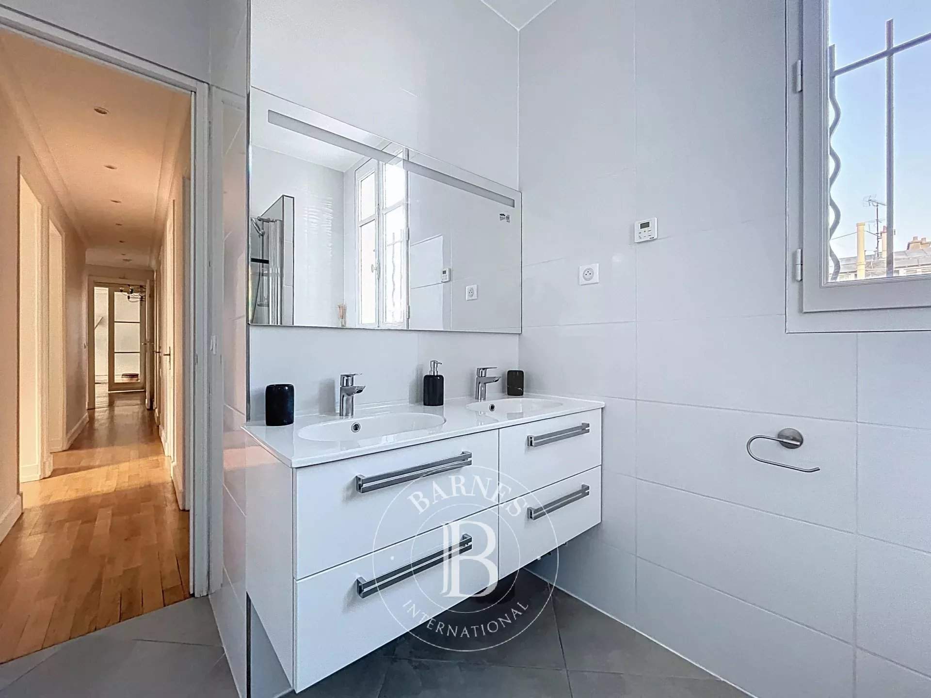 Paris  - Apartment 3 Bedrooms - picture 8