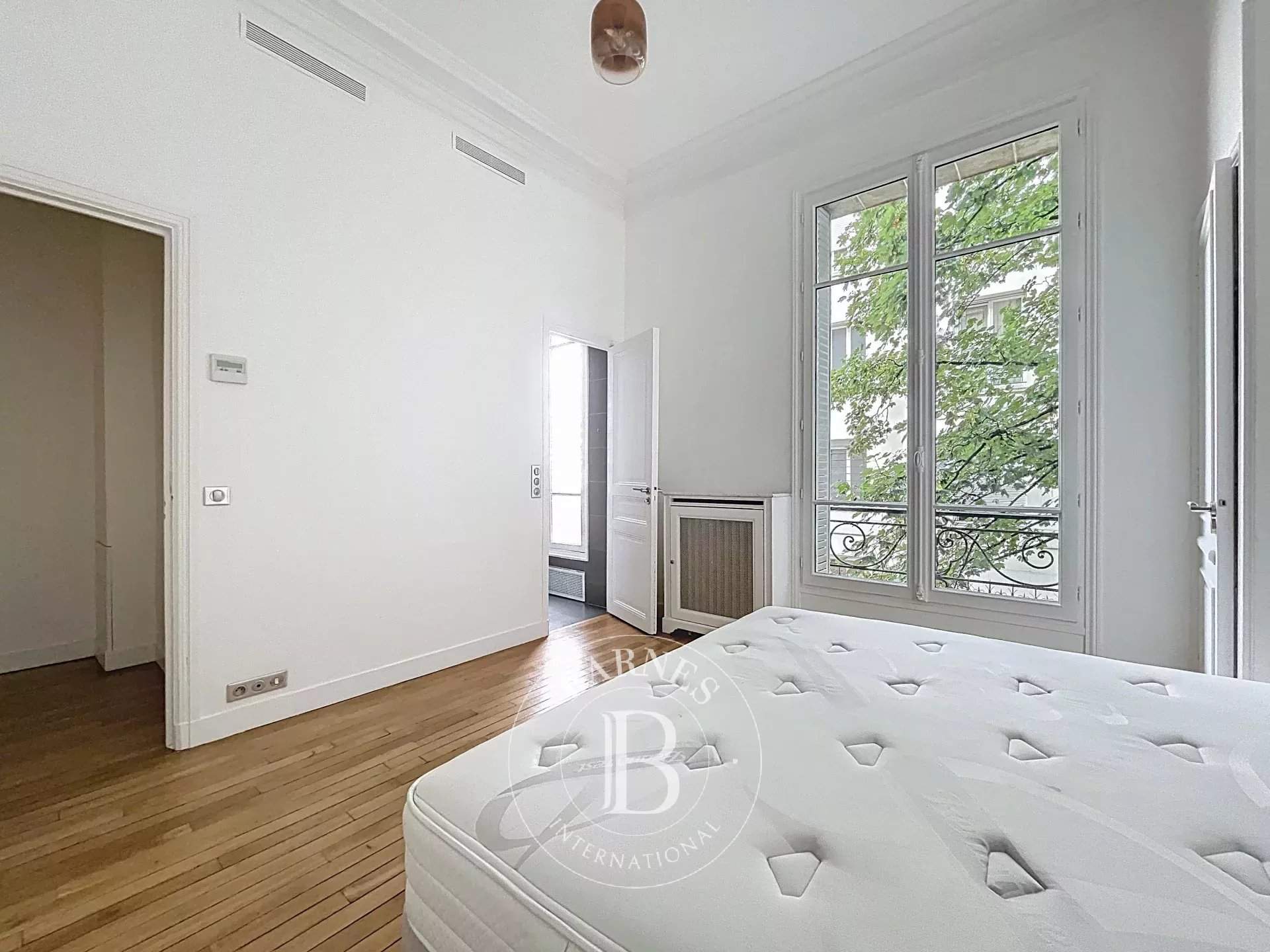 Paris  - Apartment 4 Bedrooms - picture 11