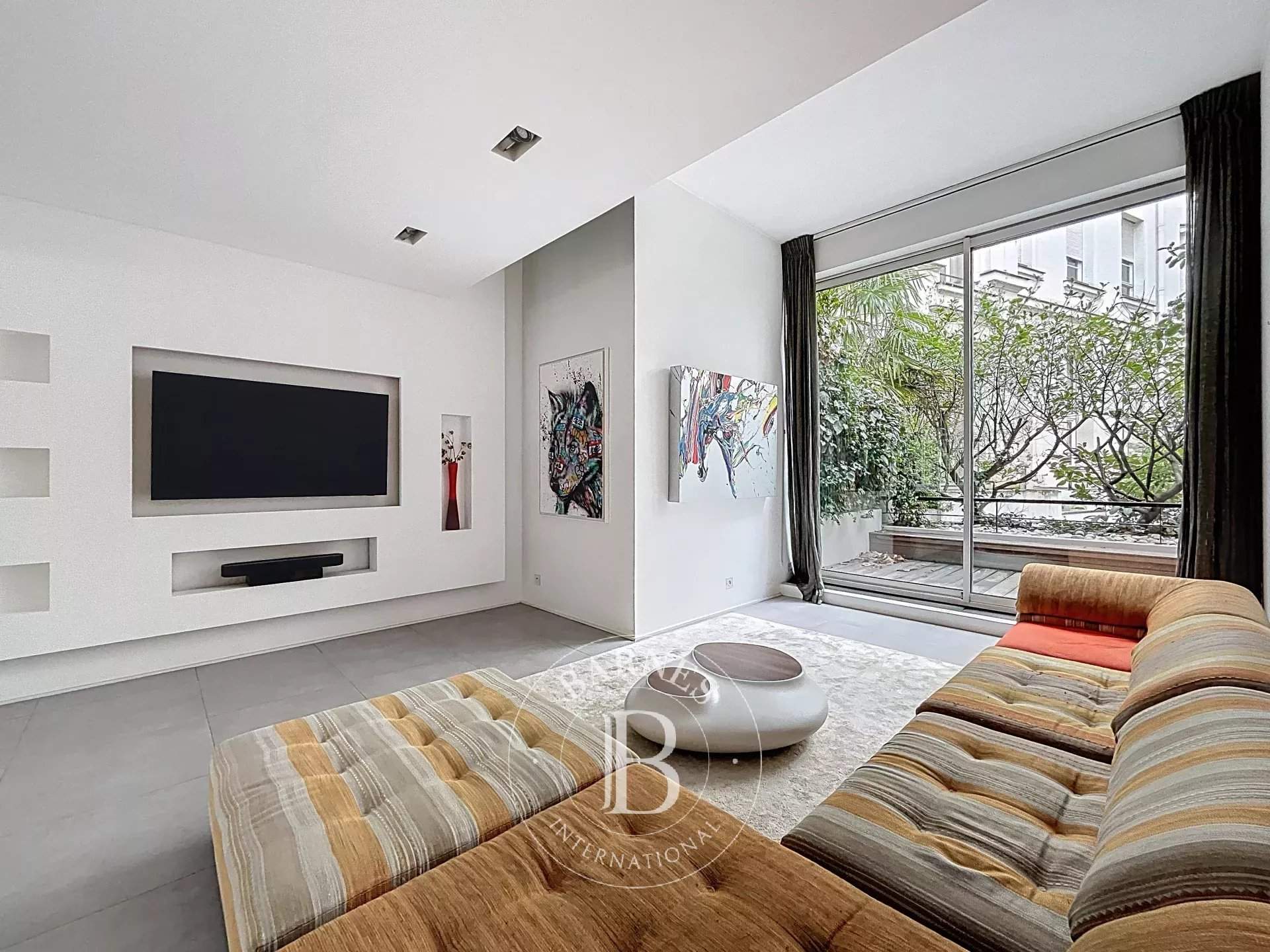 Paris  - Appartement 7 Pi&egrave;ces 3 Chambres - picture 1