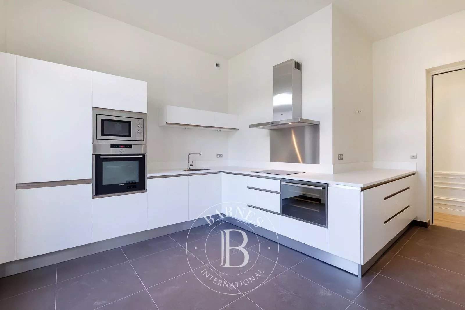 Paris  - Appartement 5 Pi&egrave;ces 3 Chambres - picture 5