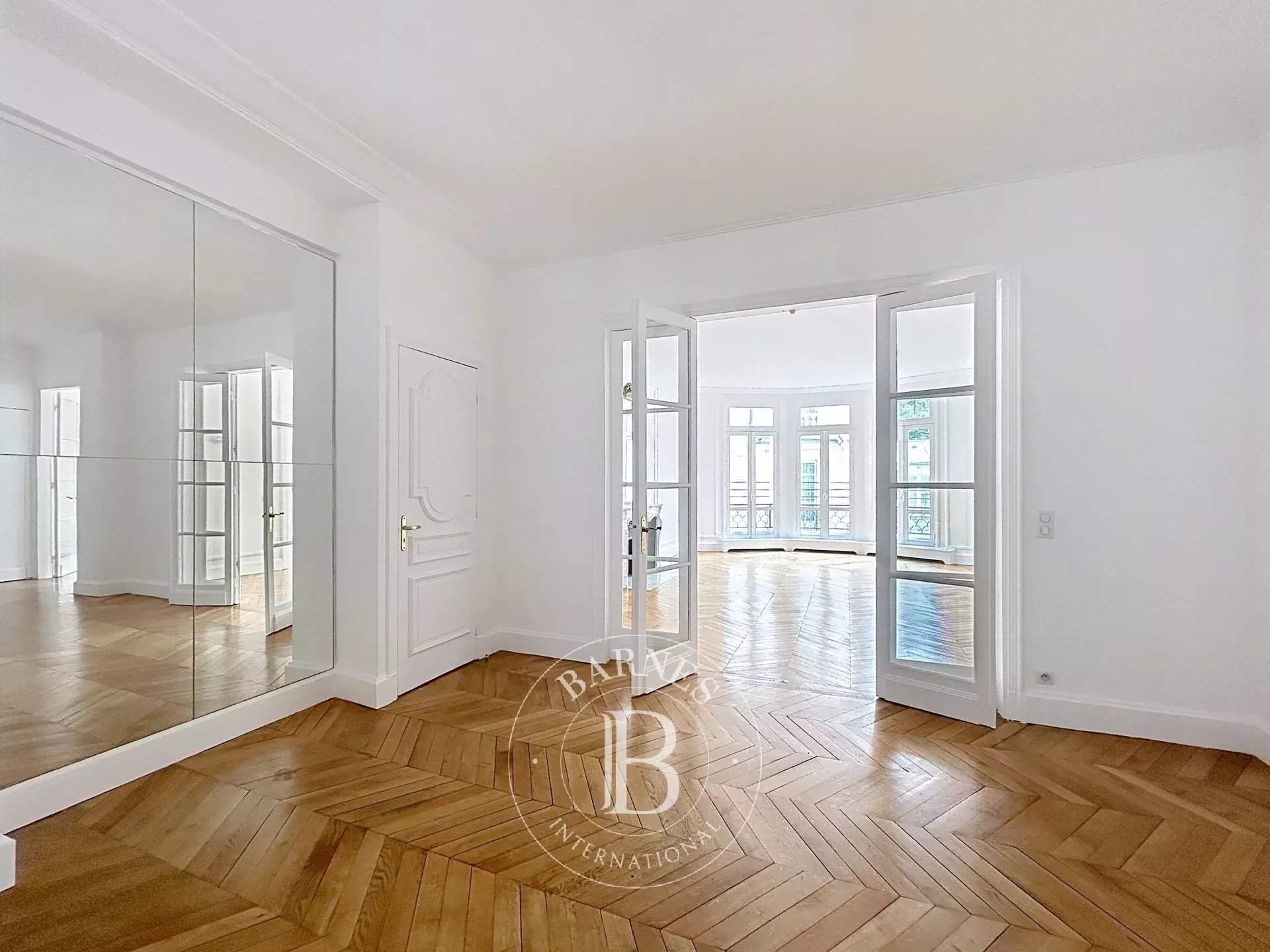 Paris  - Appartement 7 Pi&egrave;ces 4 Chambres - picture 9
